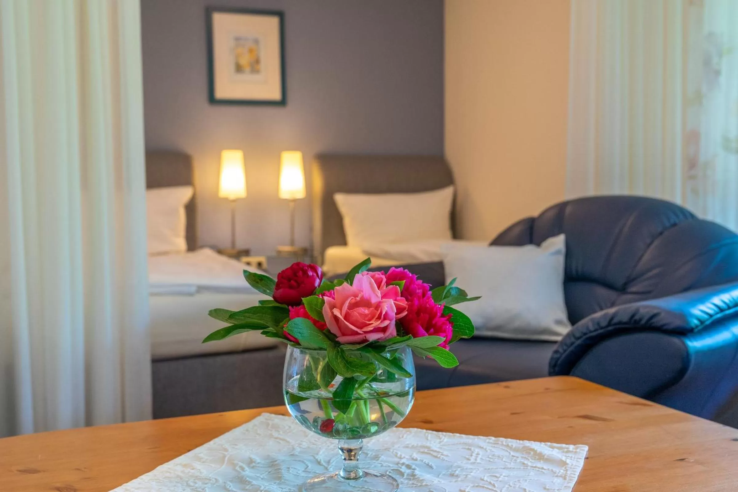 Seating area, Bed in Weinhotel Landsknecht