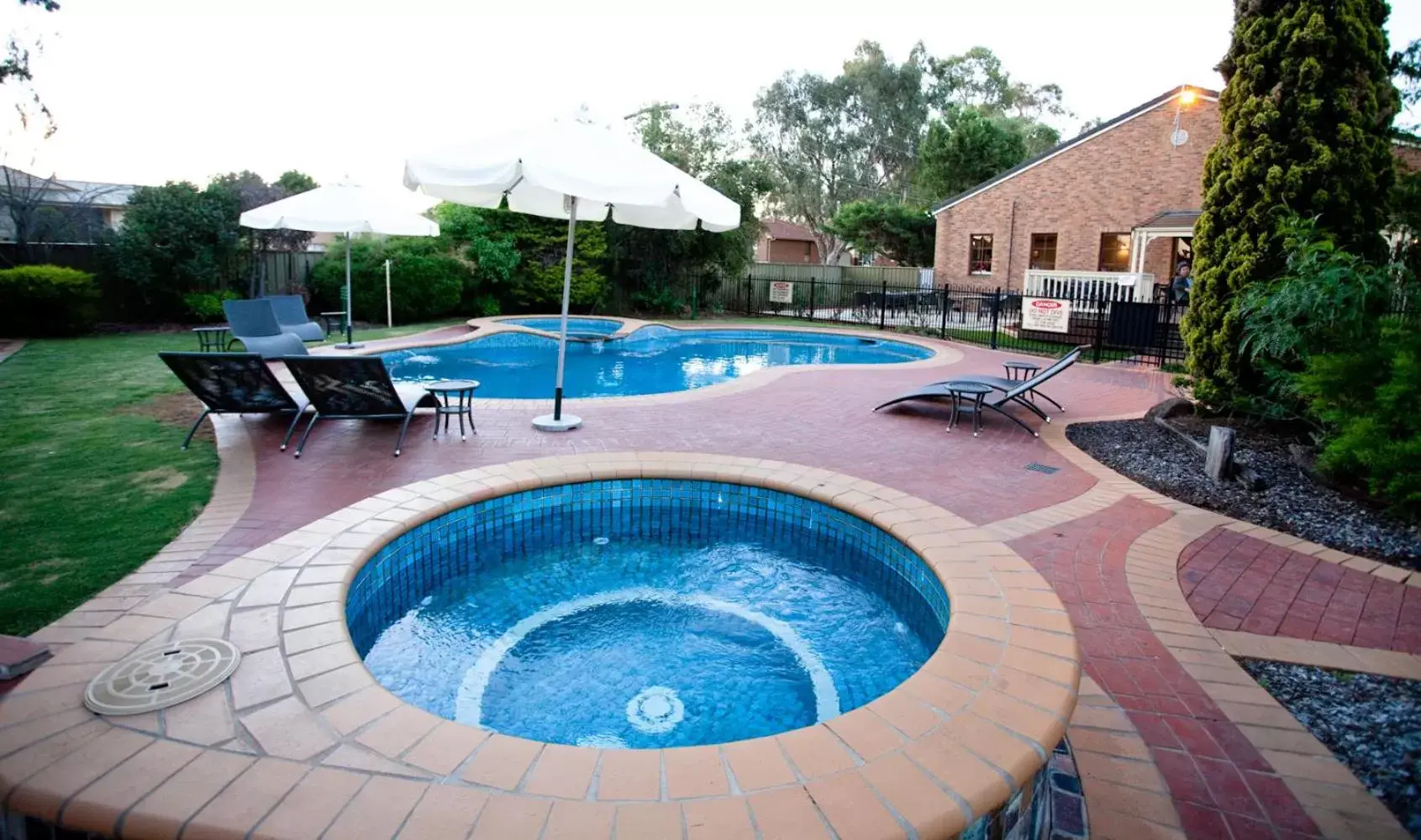 Hot Tub, Swimming Pool in Mercure Port of Echuca