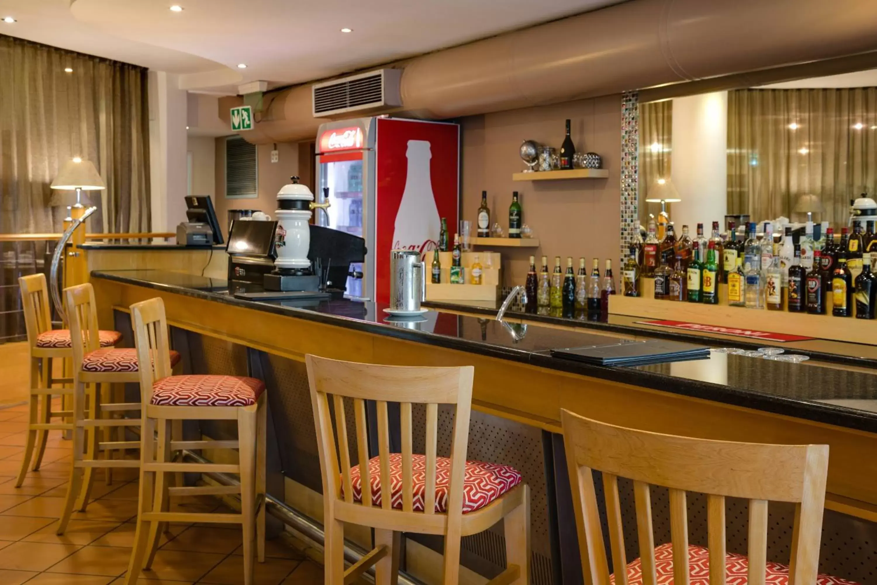 Restaurant/places to eat, Lounge/Bar in Protea Hotel by Marriott Knysna Quays