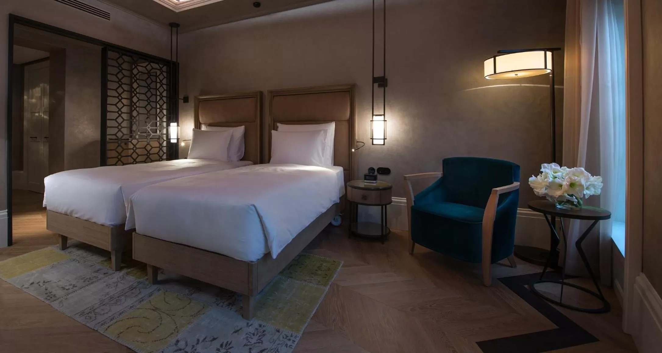 Photo of the whole room, Bed in 10 Karakoy