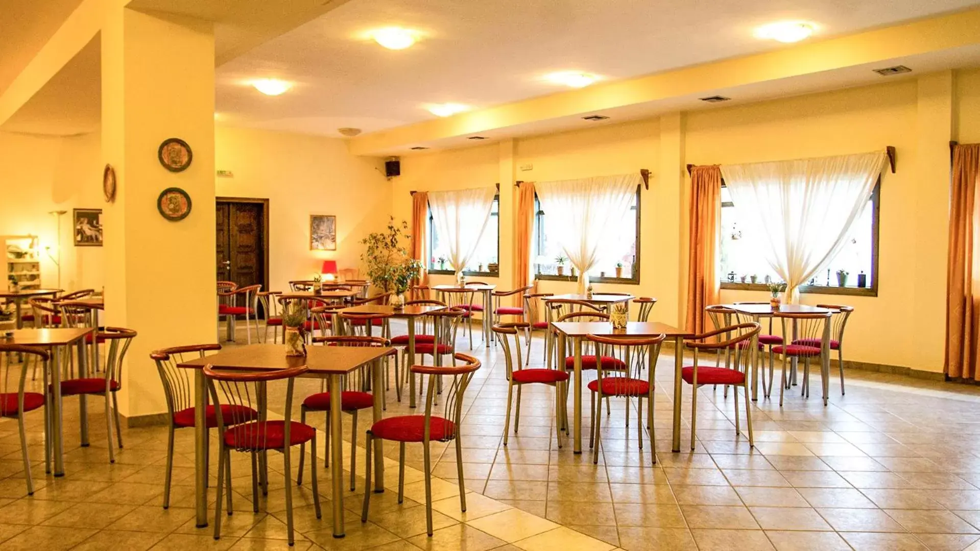 Banquet/Function facilities, Restaurant/Places to Eat in Hotel Alos