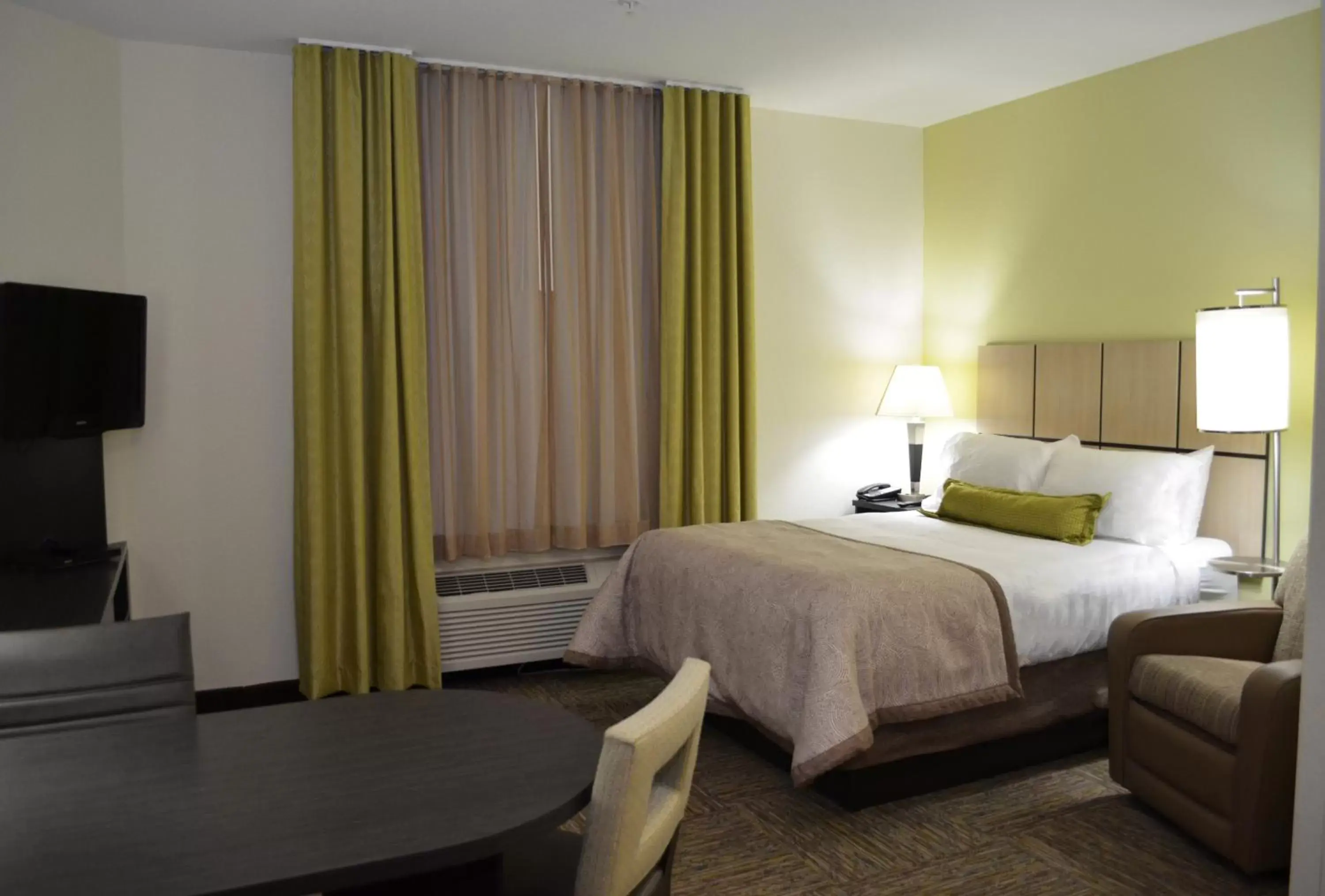 Photo of the whole room, Bed in Candlewood Suites Greenville, an IHG Hotel