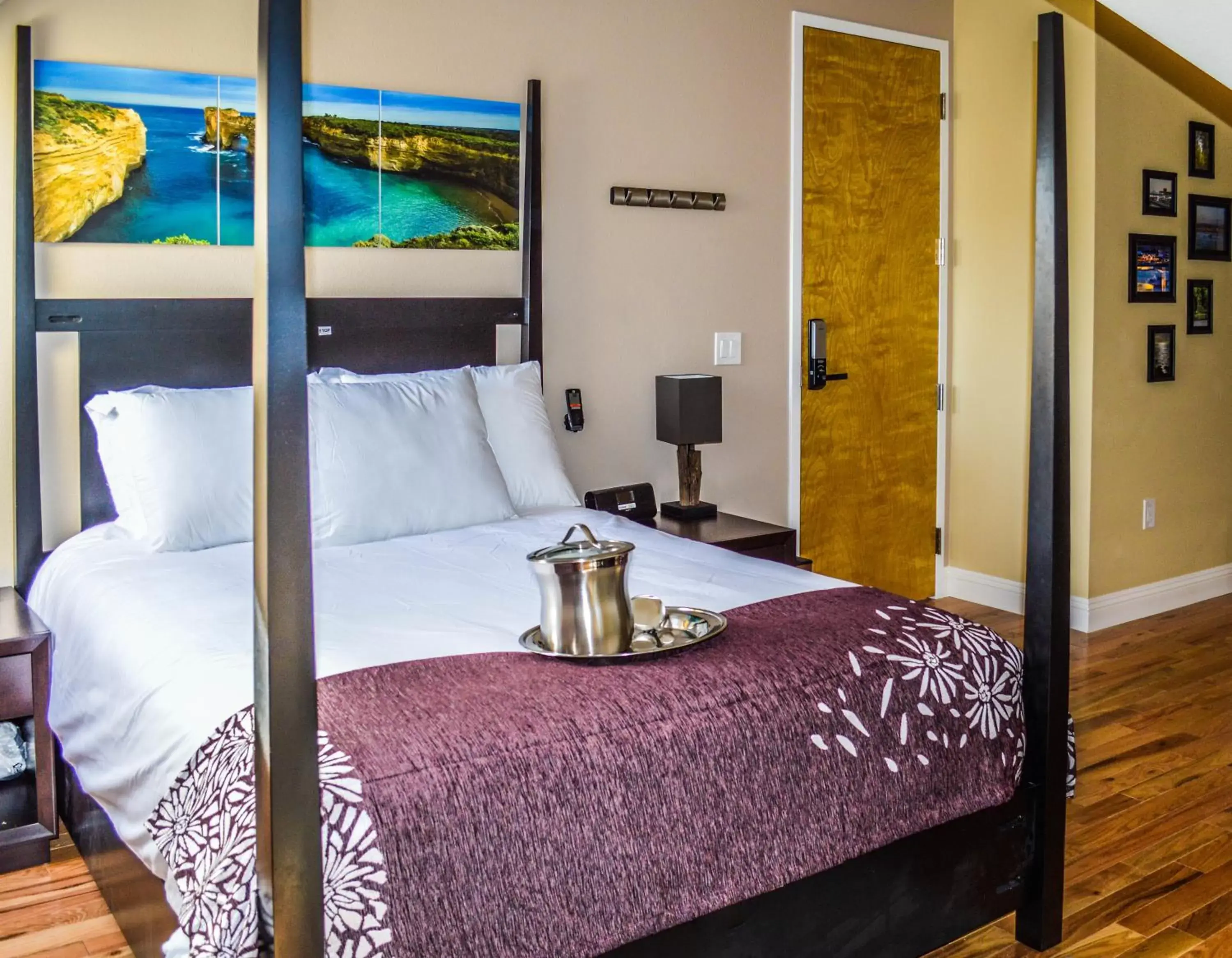 Bedroom, Bed in Rio Vista Inn & Suites Santa Cruz