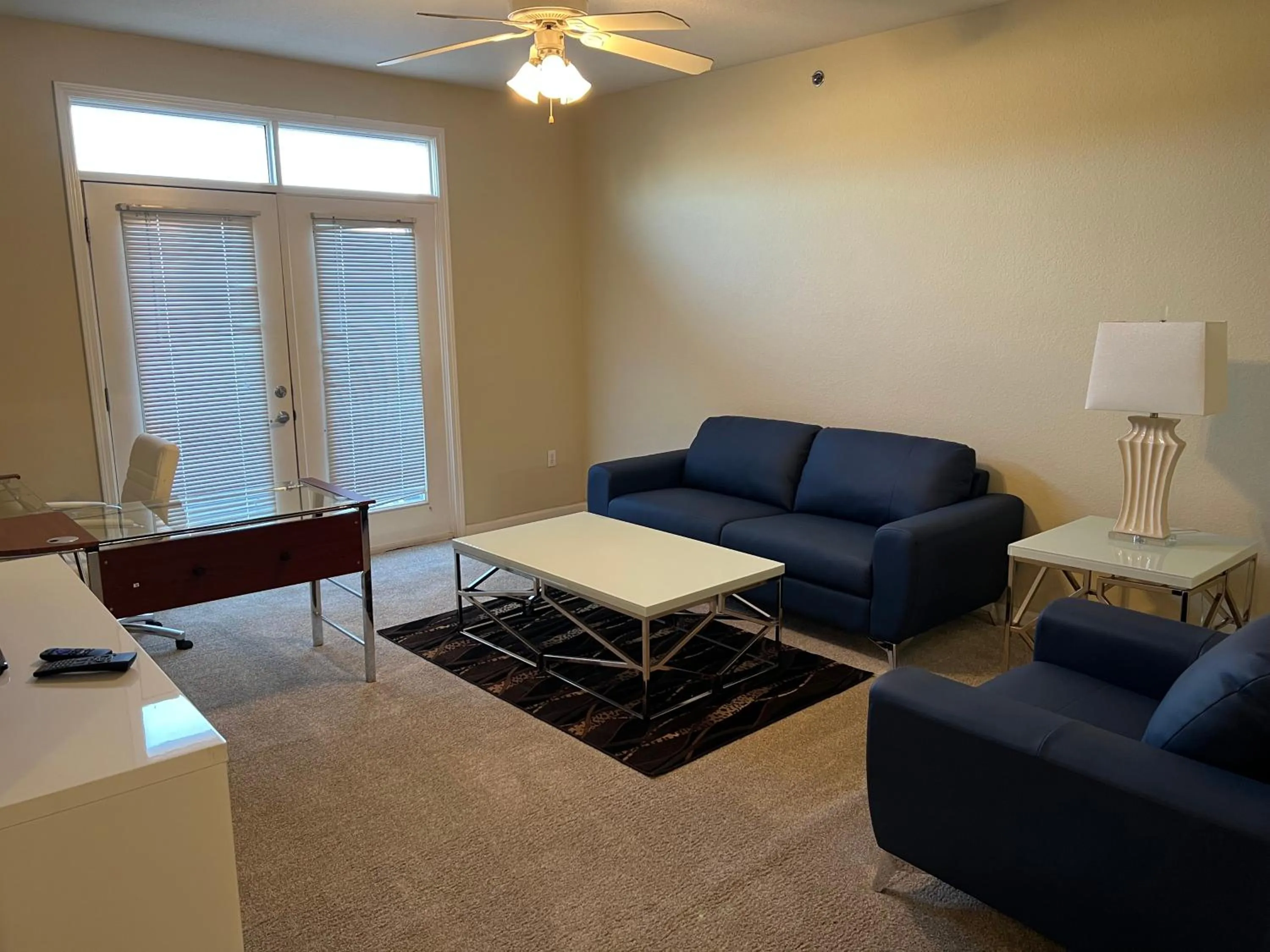 Living room in WASHBURN HOTEL SUITES