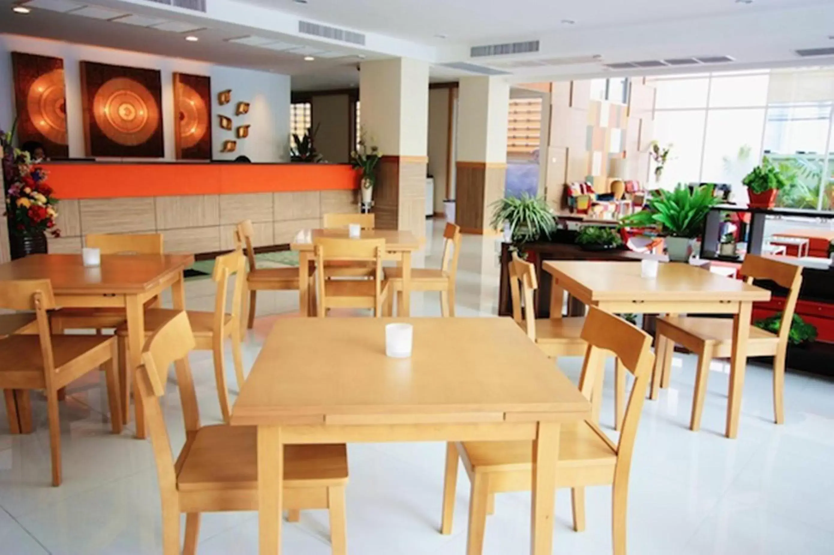 Restaurant/Places to Eat in Prom Ratchada Hotel - SHA Plus