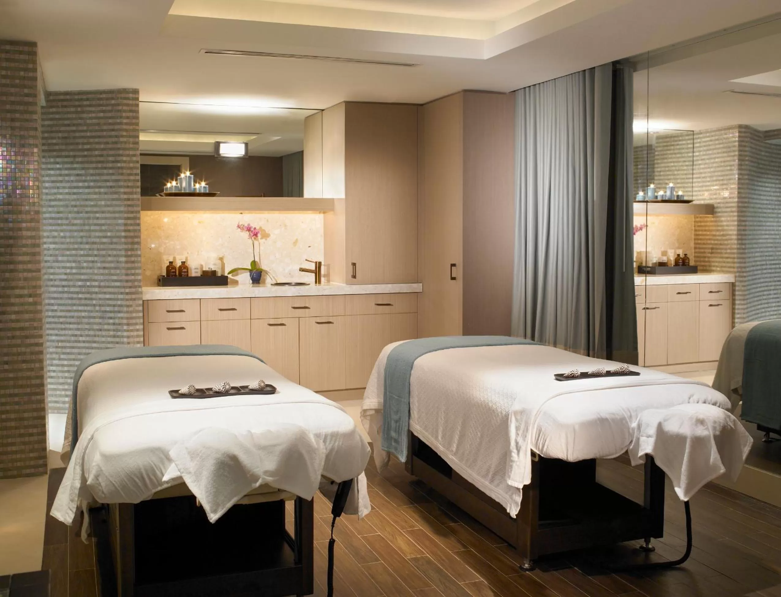 Massage in The Palms Hotel & Spa