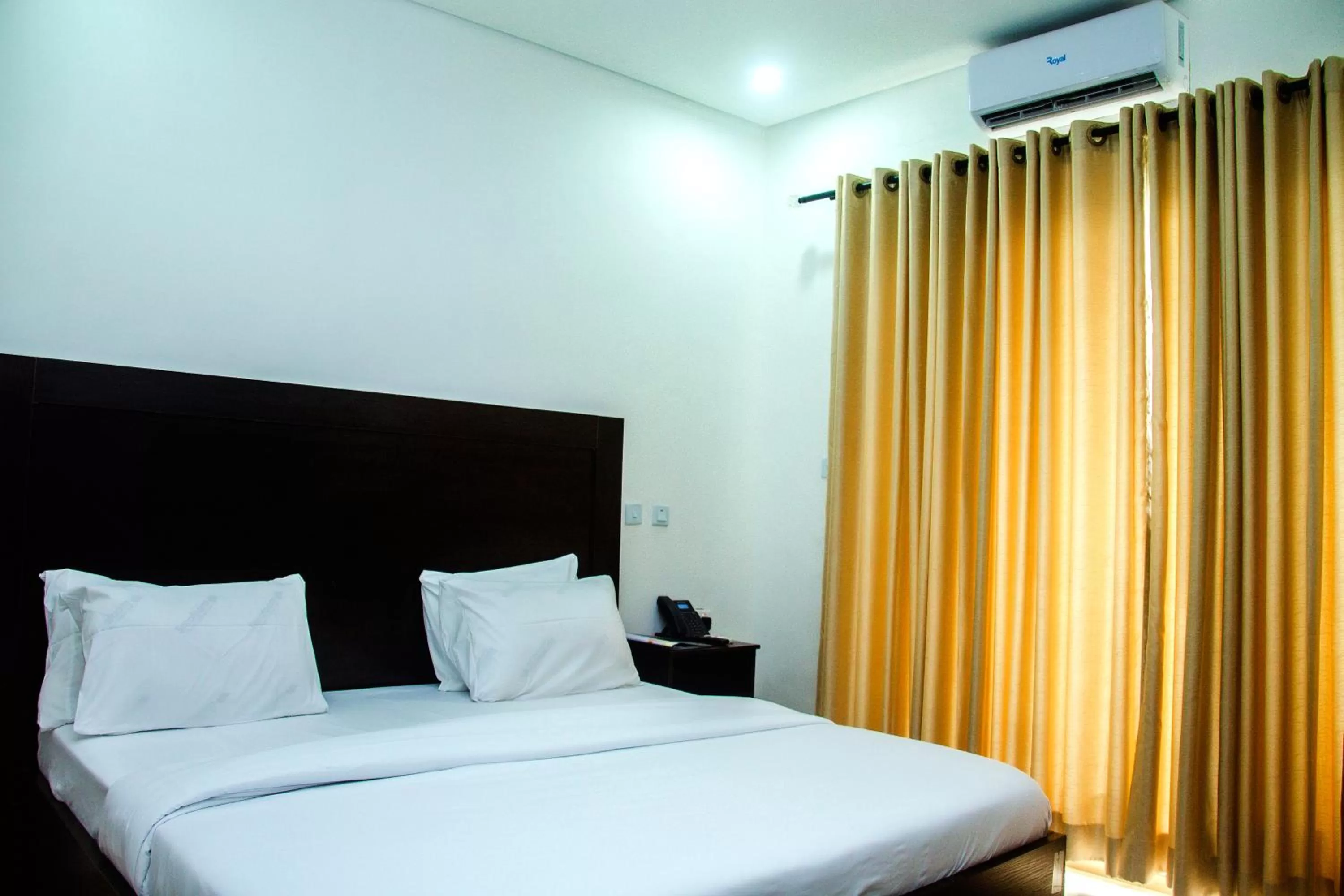 Bed in Hotel Capitol