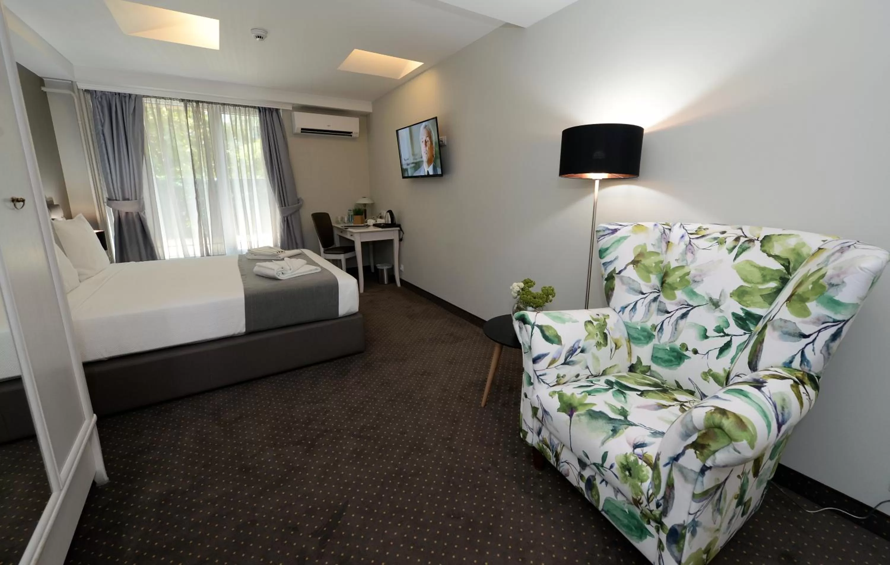 Photo of the whole room, Bed in Hotel Alexandar II