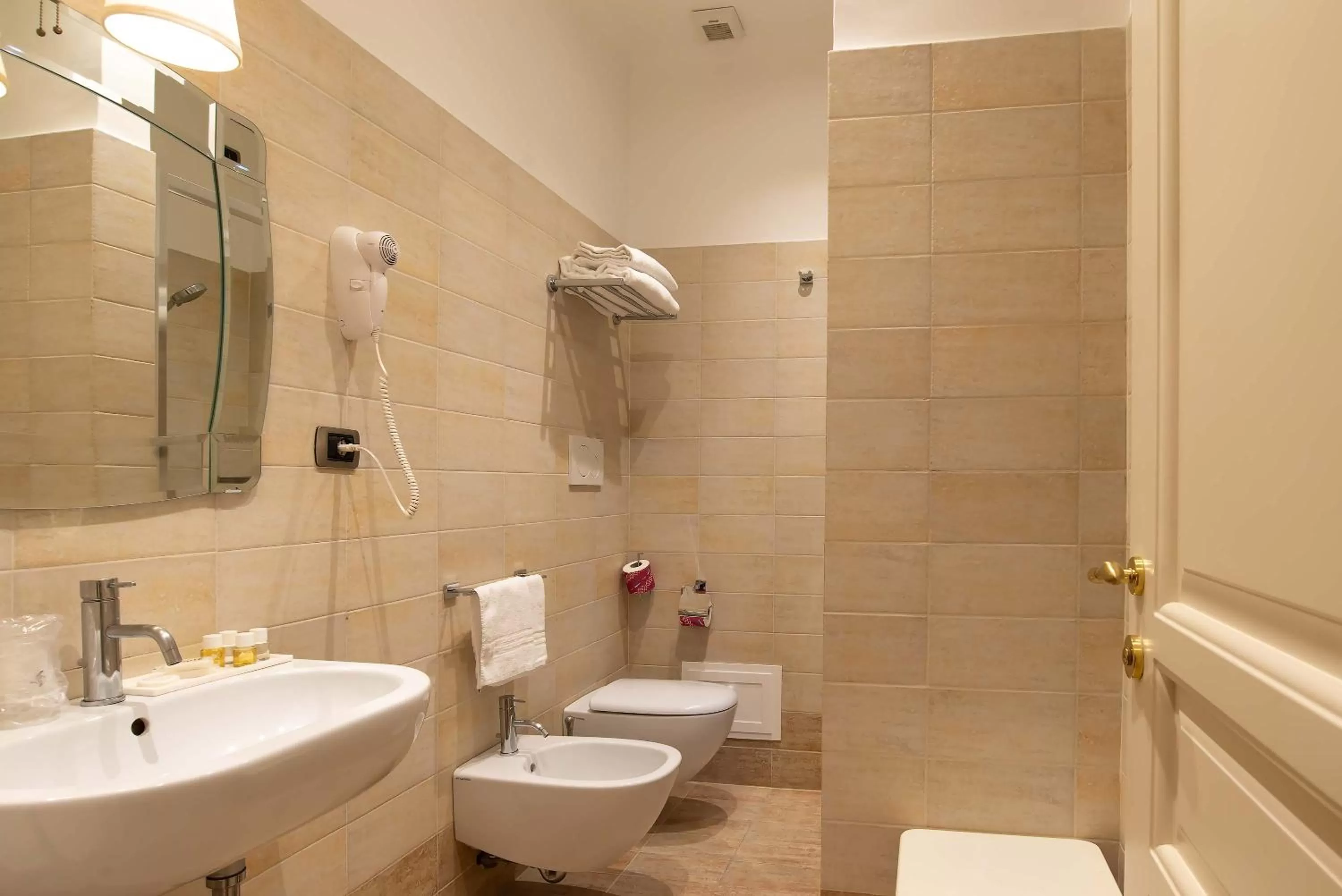 Shower in I TRE MOSCHETTIERI - D'ARTAGNAN Luxury Guest House