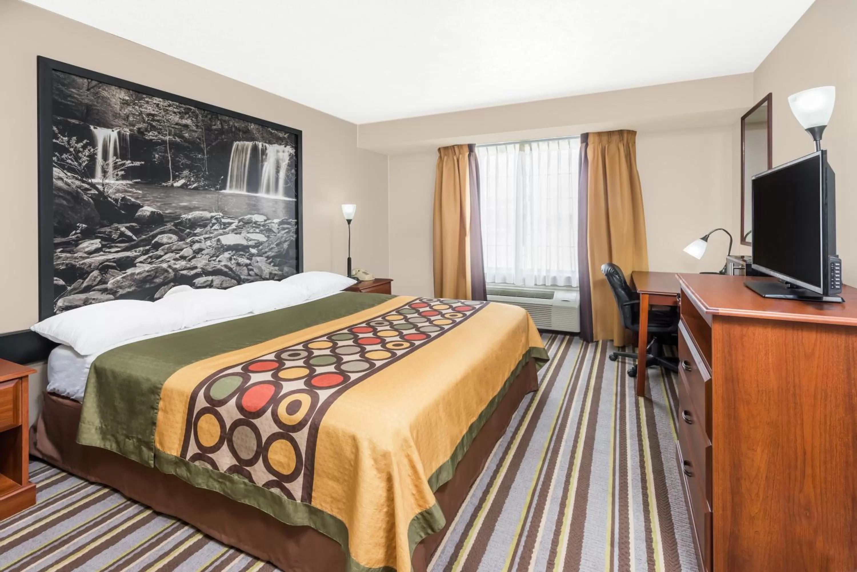 Bed in Super 8 by Wyndham Bolivar