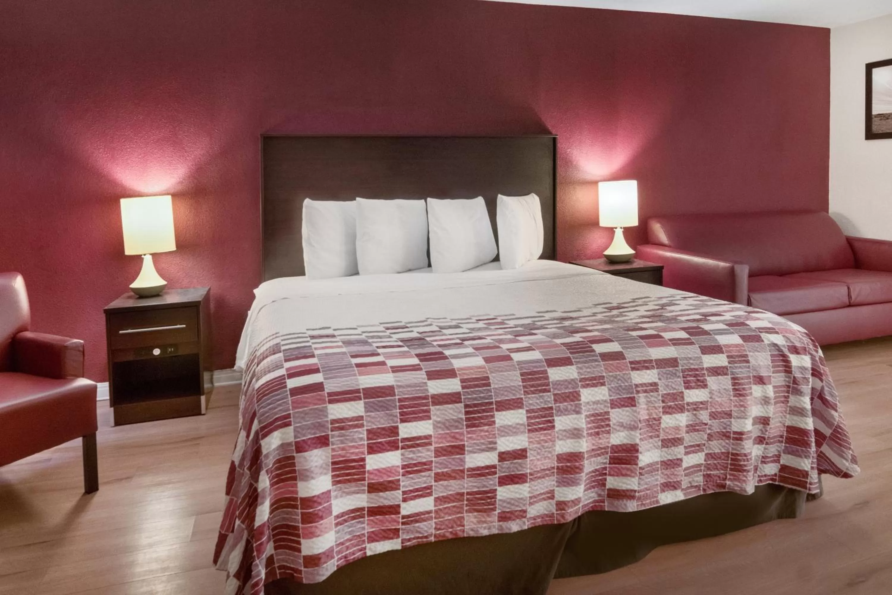 King Suite - Non-Smoking in Rodeway Inn Waco Downtown near University