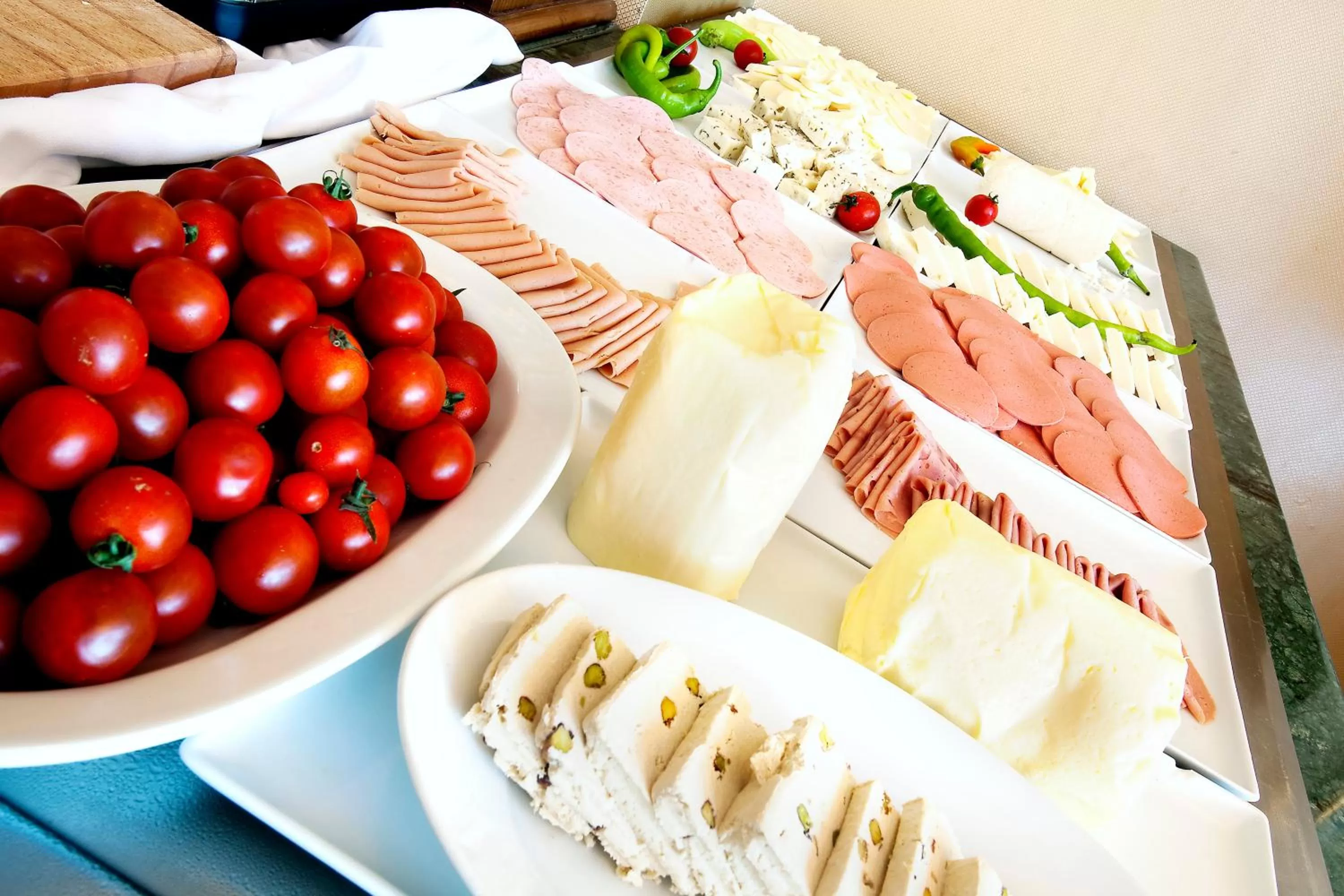 Buffet breakfast in Hotel Sumengen