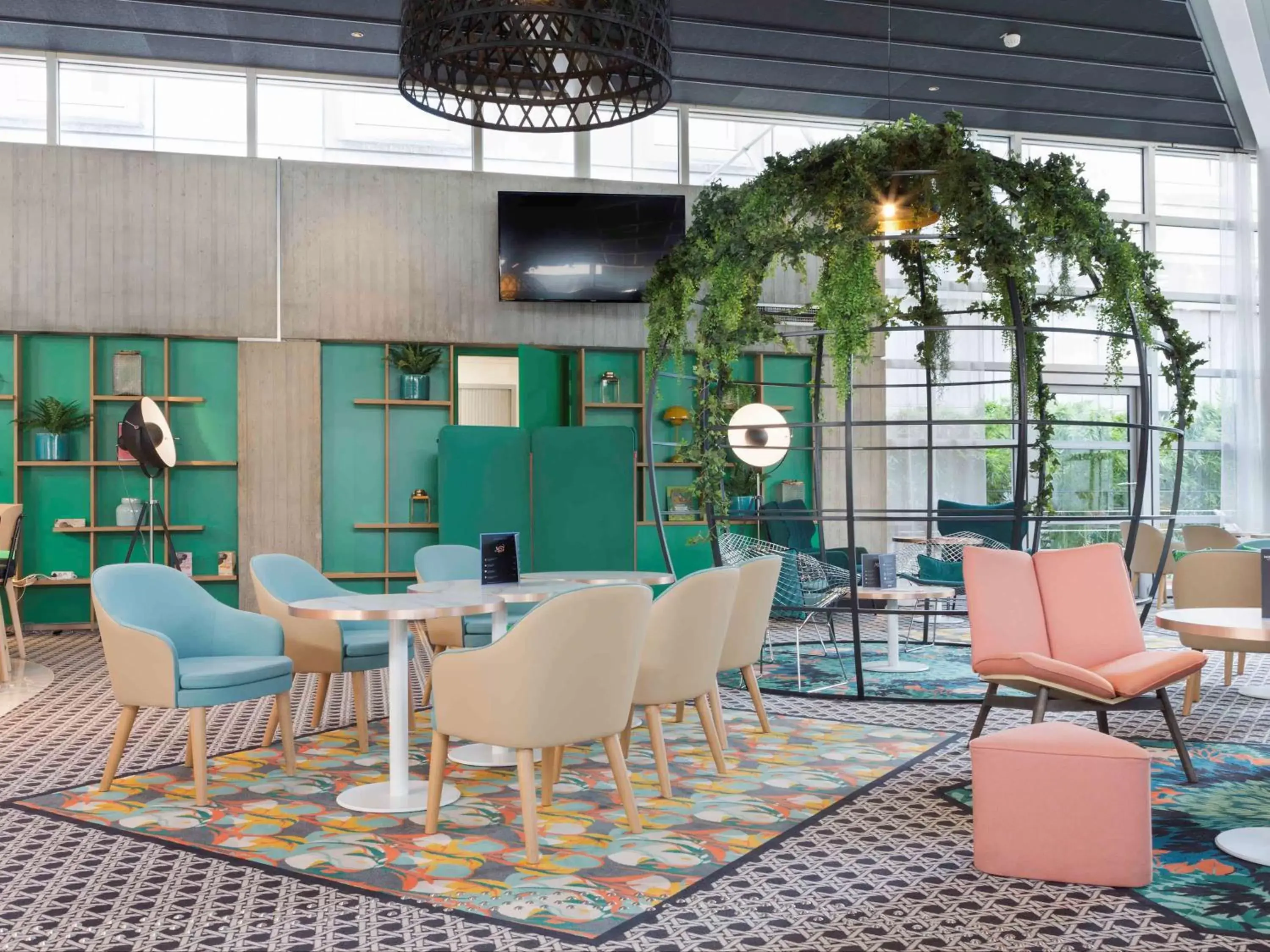 Lounge or bar, Lounge/Bar in Novotel Paris Charles de Gaulle Airport