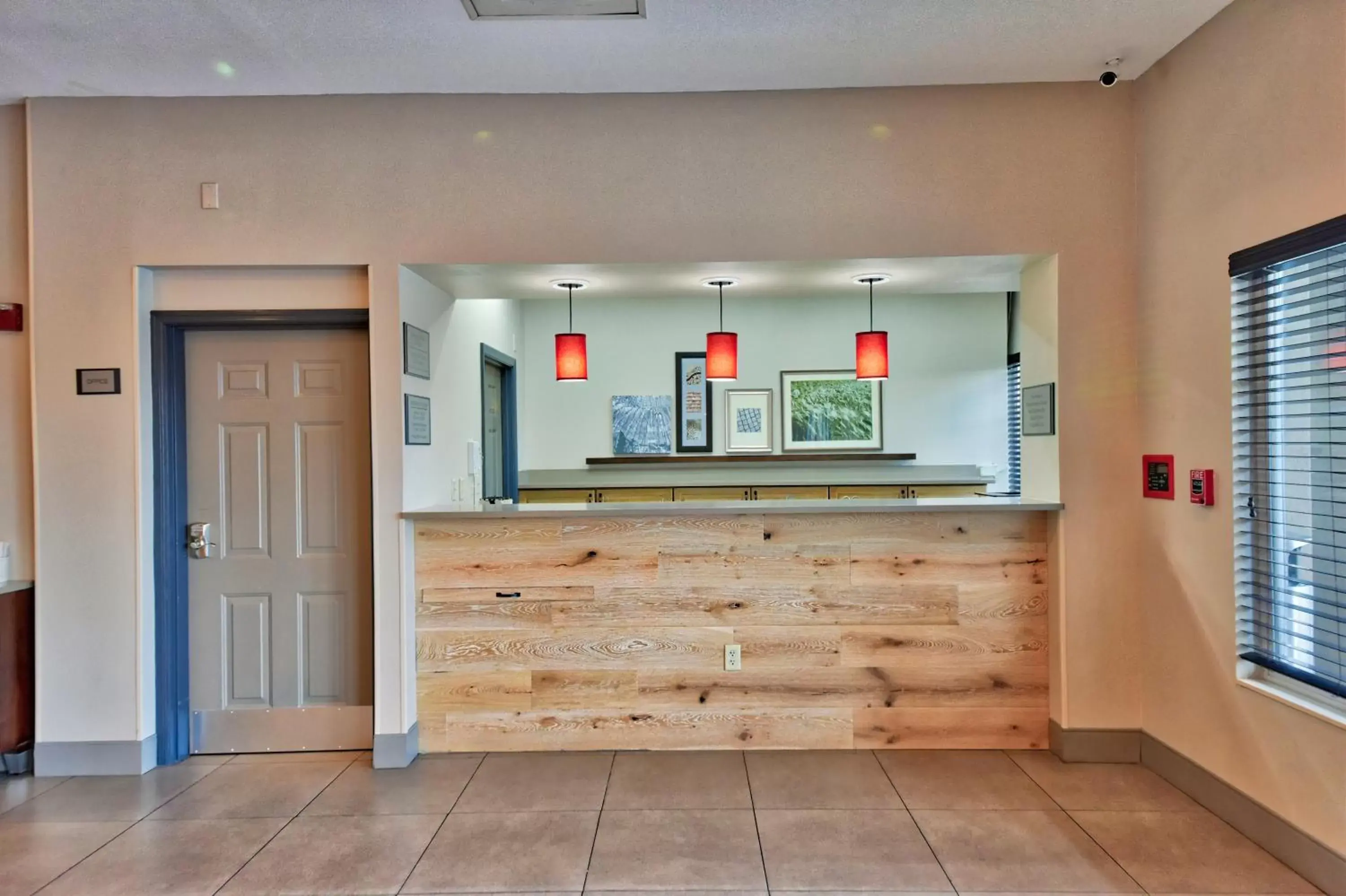 Lobby or reception, Kitchen/Kitchenette in Country Inn & Suites by Radisson, Ocala, FL