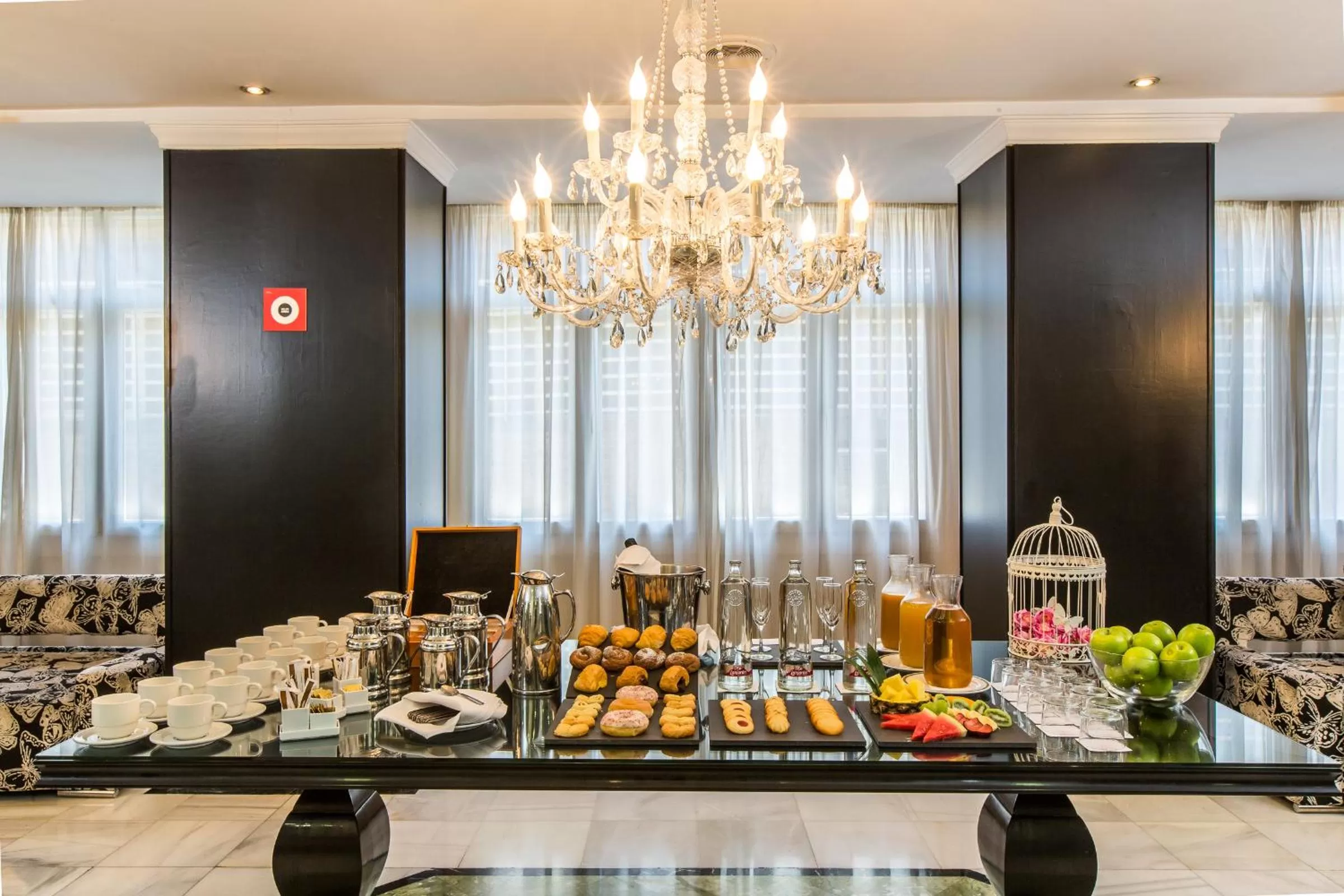 Food and drinks in Leonardo Hotel Granada