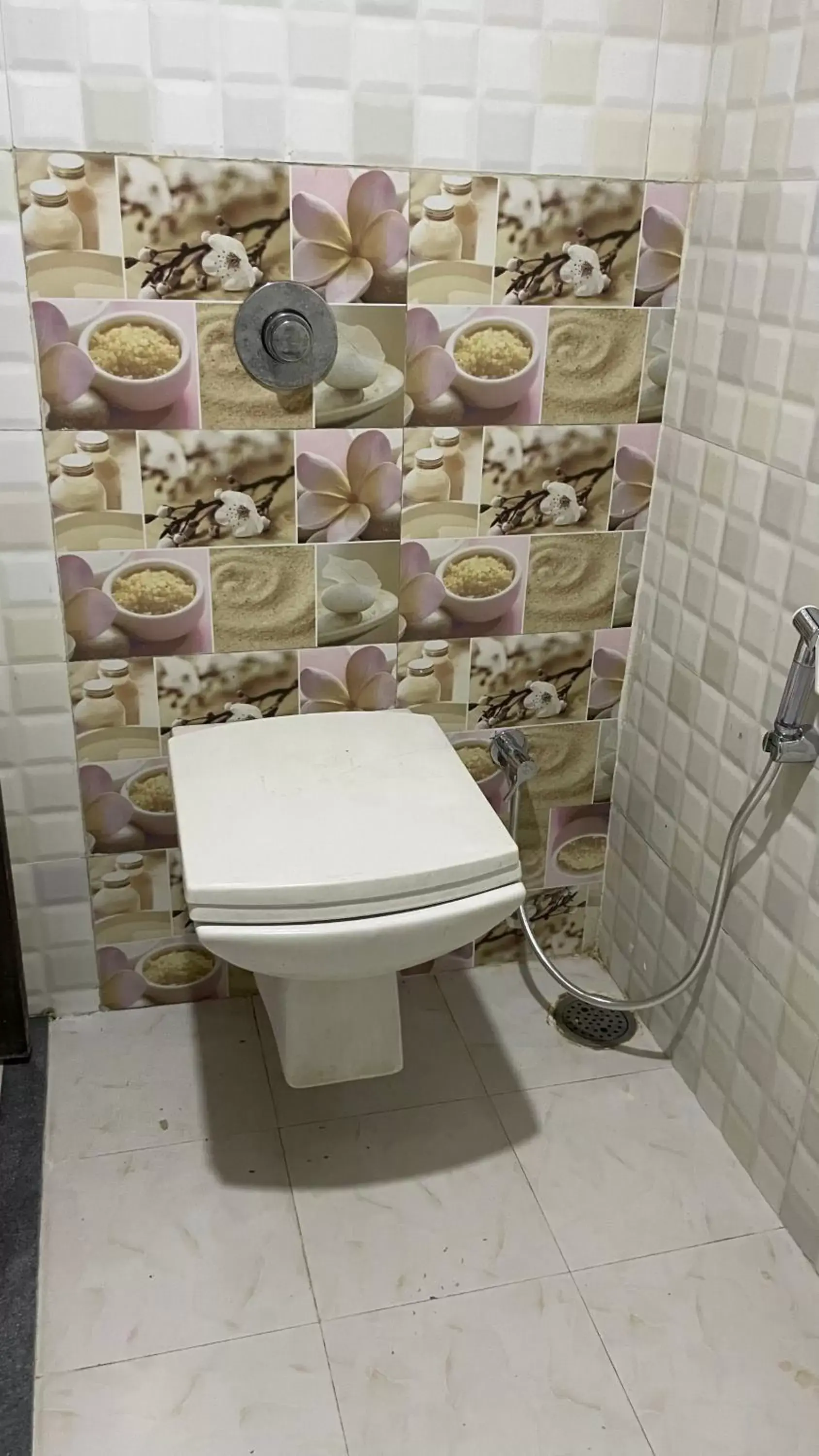 Bathroom in Hotel Sai Bansi Bathroom in Hotel Sai Bansi