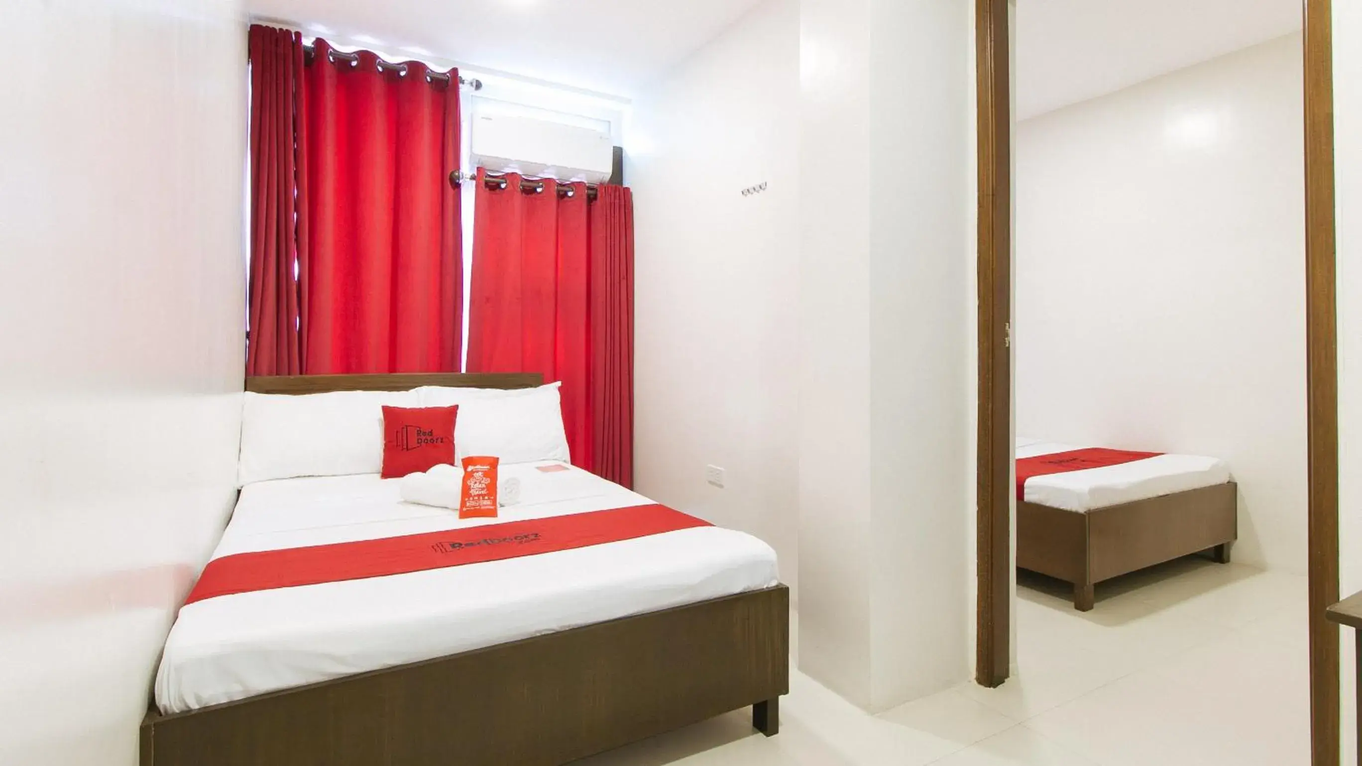 Bed in RedDoorz near Fernwoods Garden Quezon City