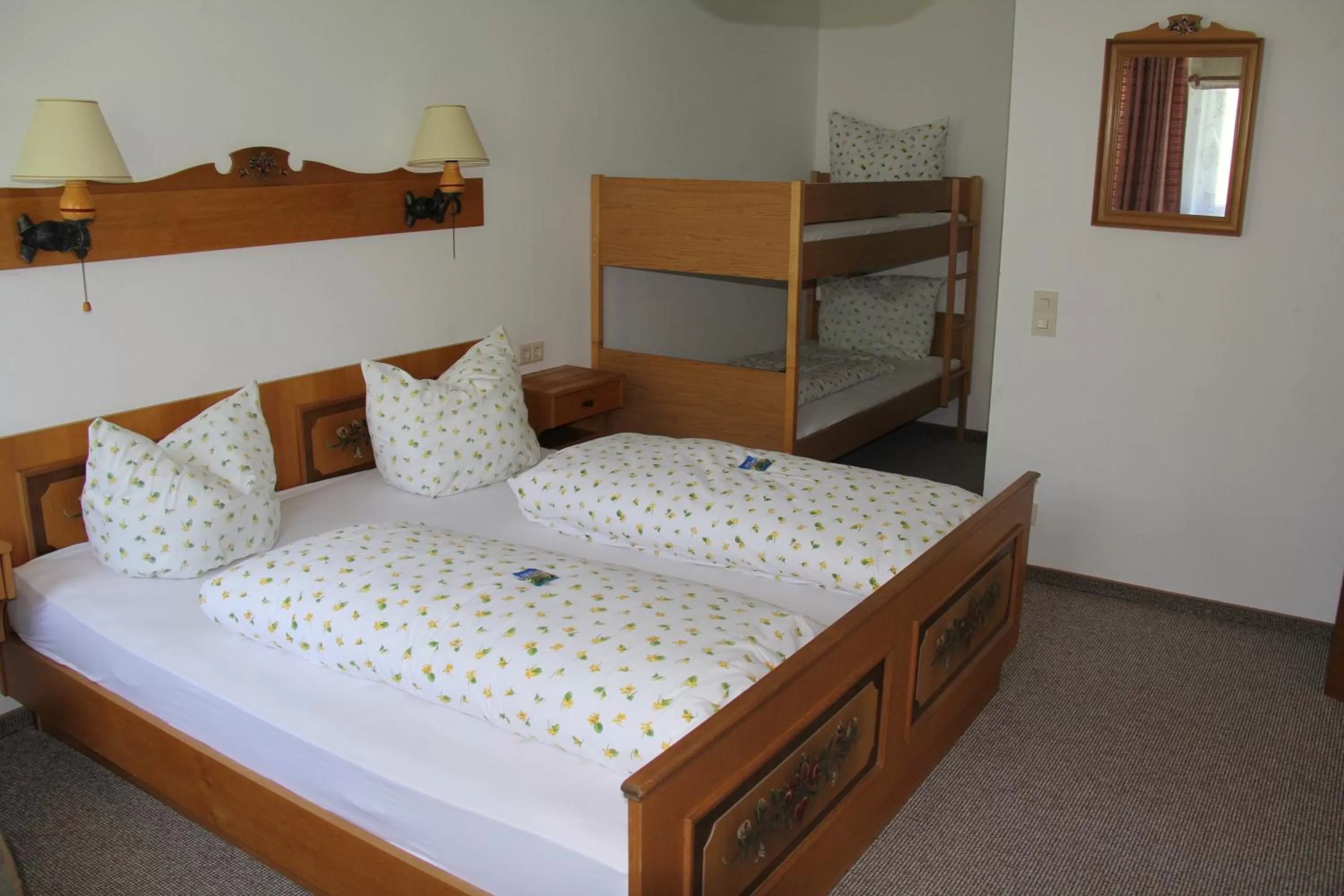 Shower, Bed in Hotel Alpenblick Berghof