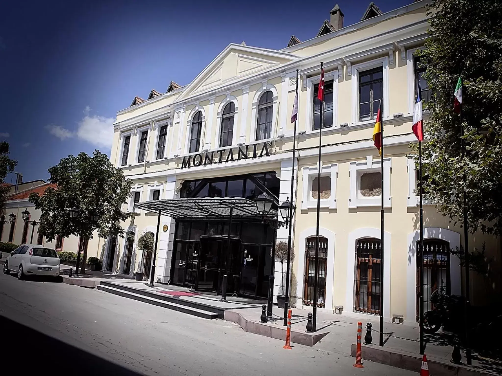 Facade/entrance, Property Building in Montania Special Class Hotel