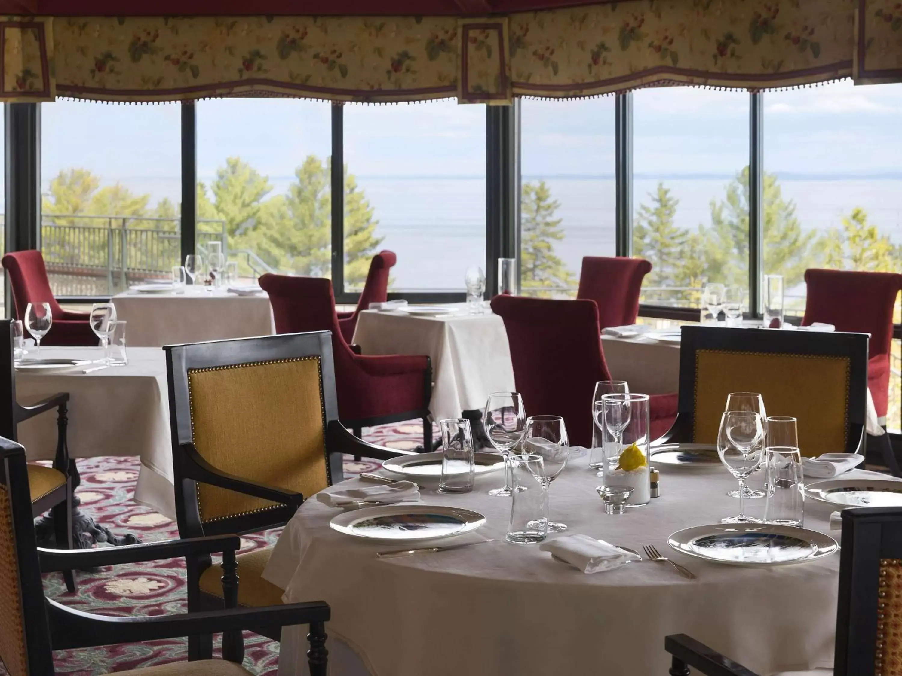 Restaurant/Places to Eat in Fairmont Le Manoir Richelieu