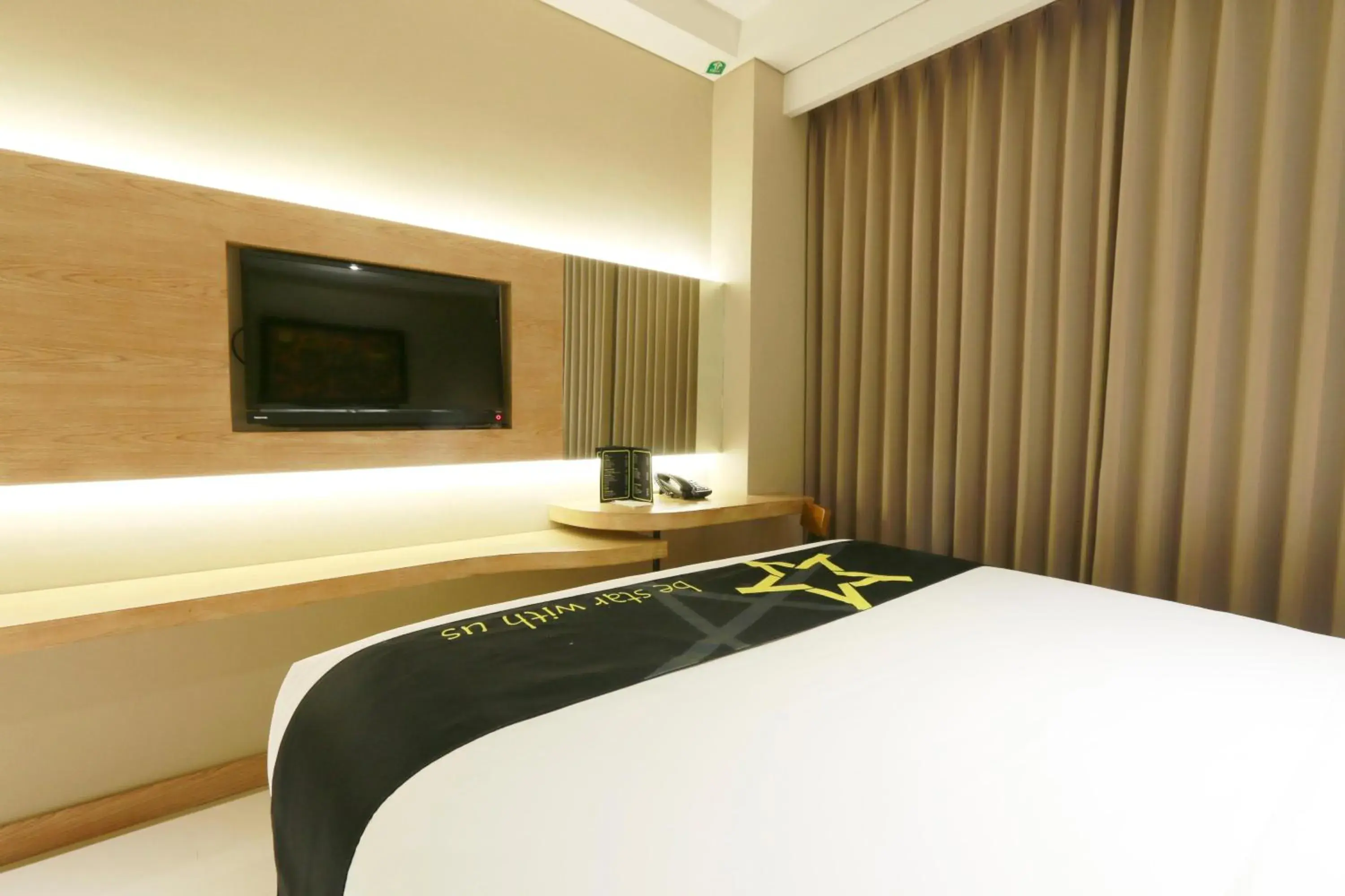 Photo of the whole room, Bed in Yellow Star Gejayan Hotel