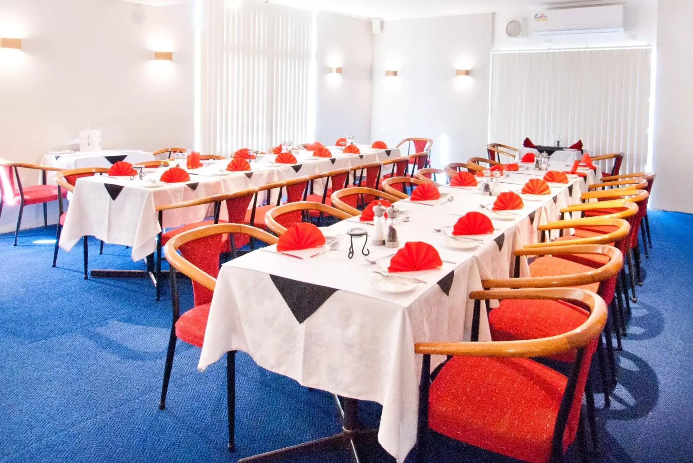 Banquet/Function facilities, Restaurant/Places to Eat in Posthouse Motor Lodge