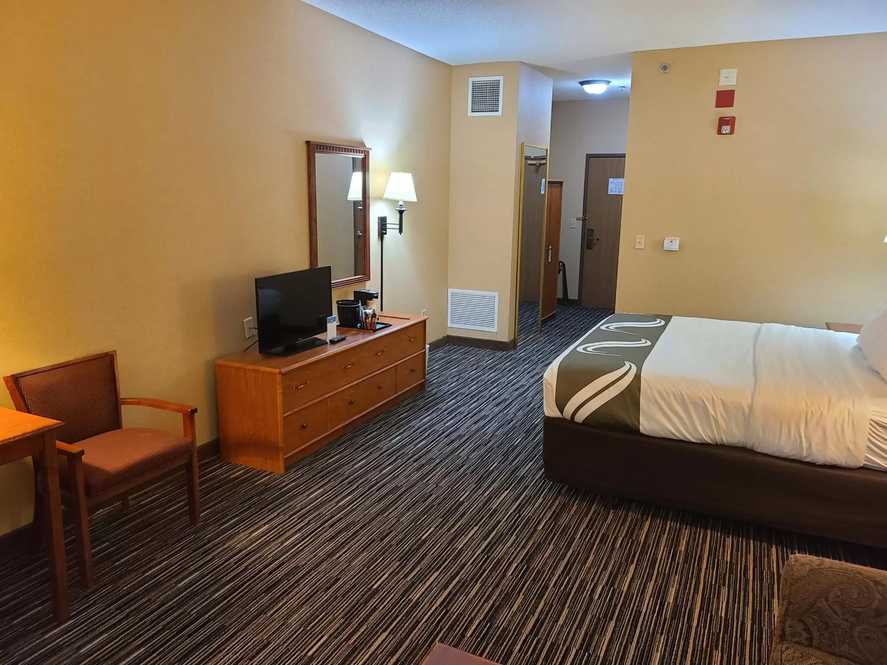 TV/Entertainment Center in Quality Inn & Suites Wellington – Fort Collins