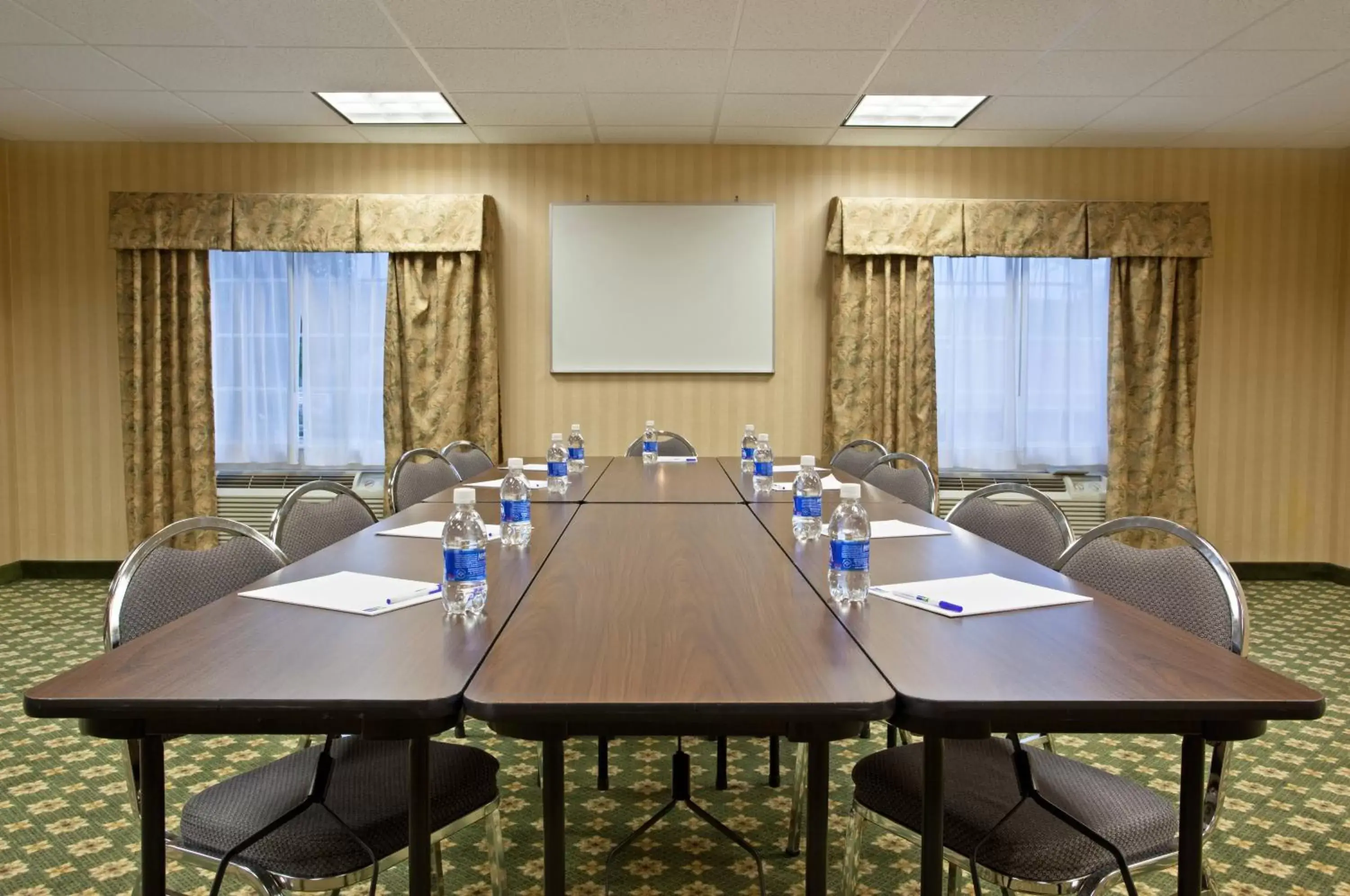 Meeting/conference room in Holiday Inn Express Mount Pleasant- Scottdale, an IHG Hotel