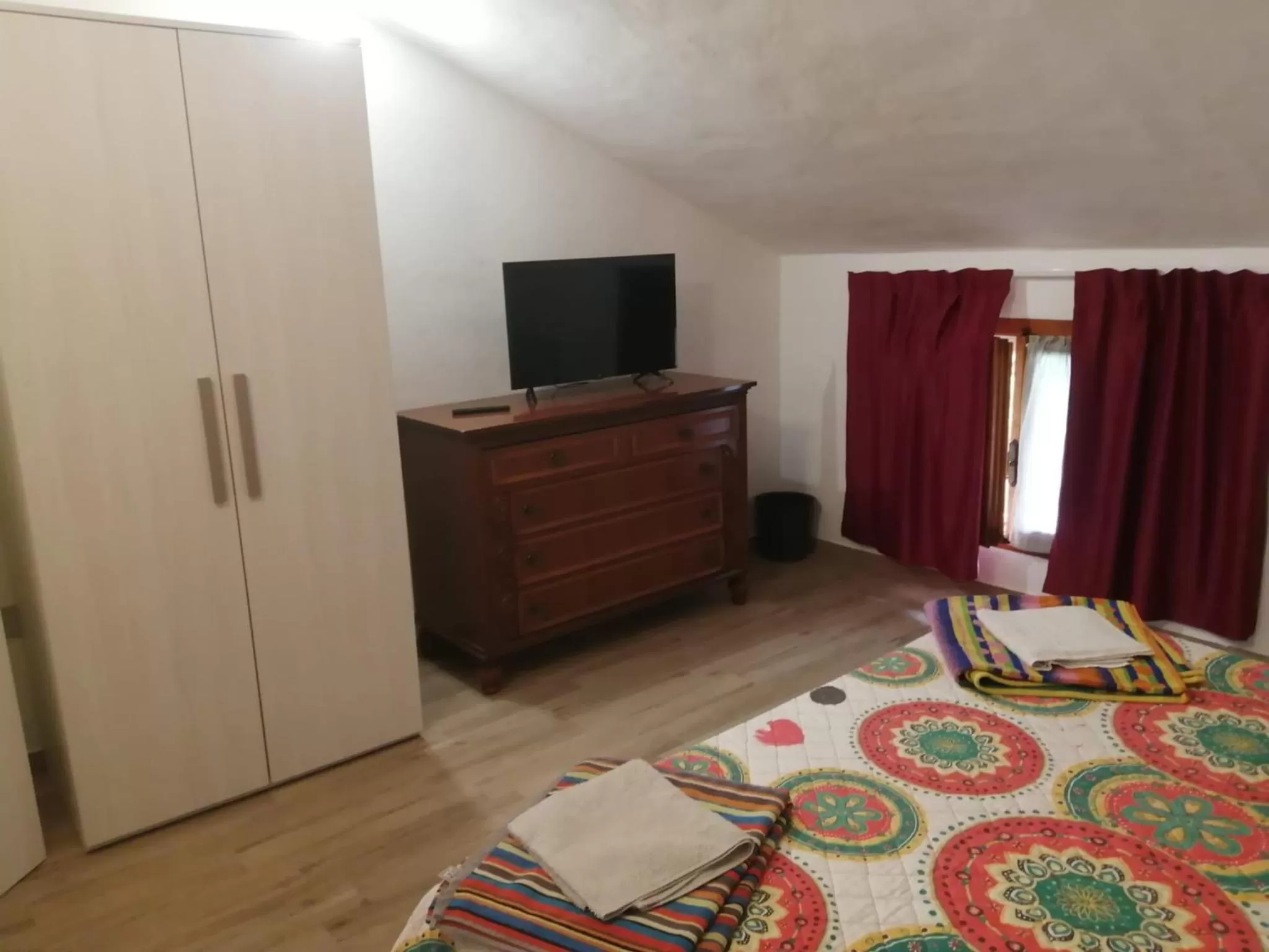 Photo of the whole room, TV/Entertainment Center in B&B I GEMELLI