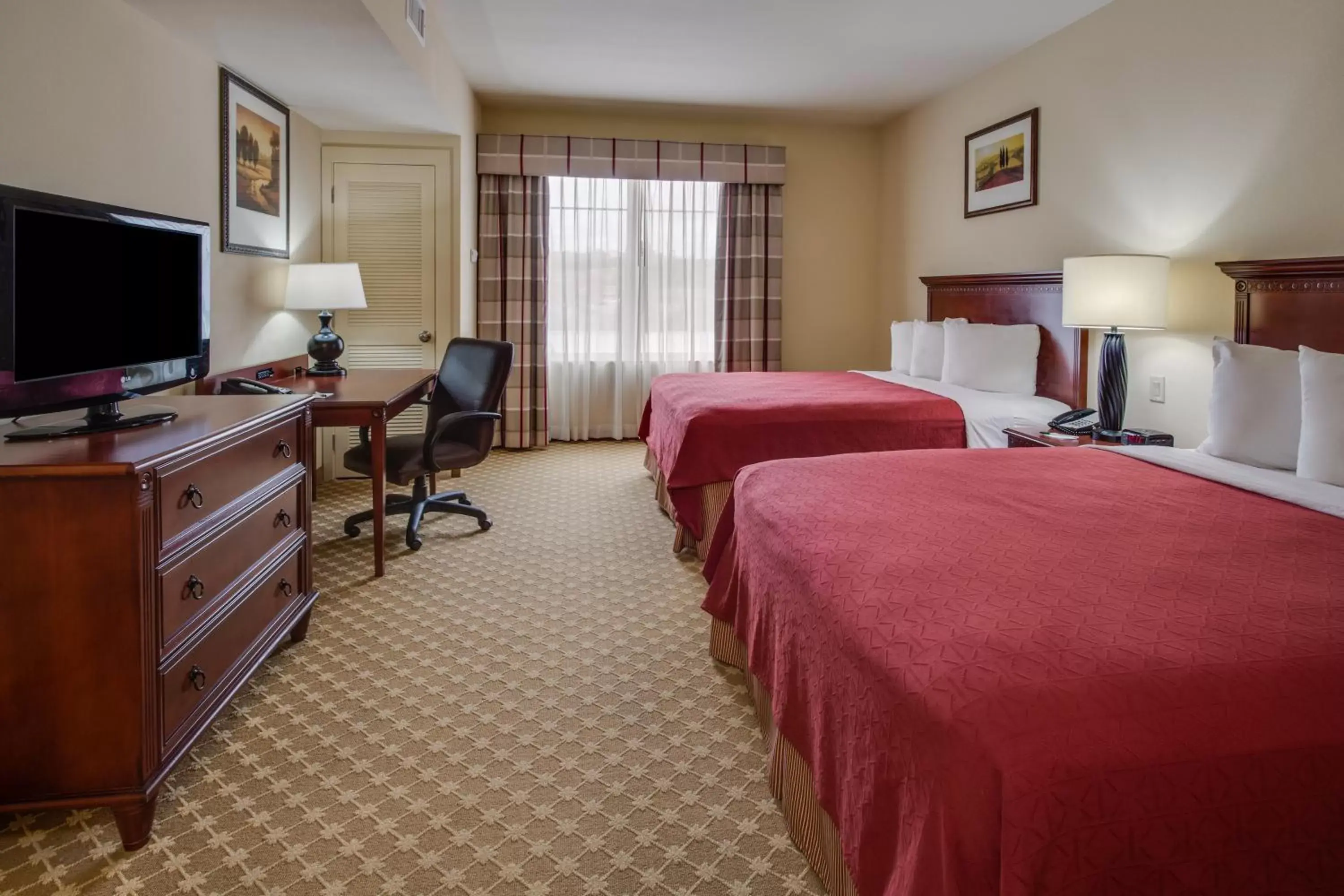 Day, Bed in Country Inn & Suites by Radisson, Crestview, FL
