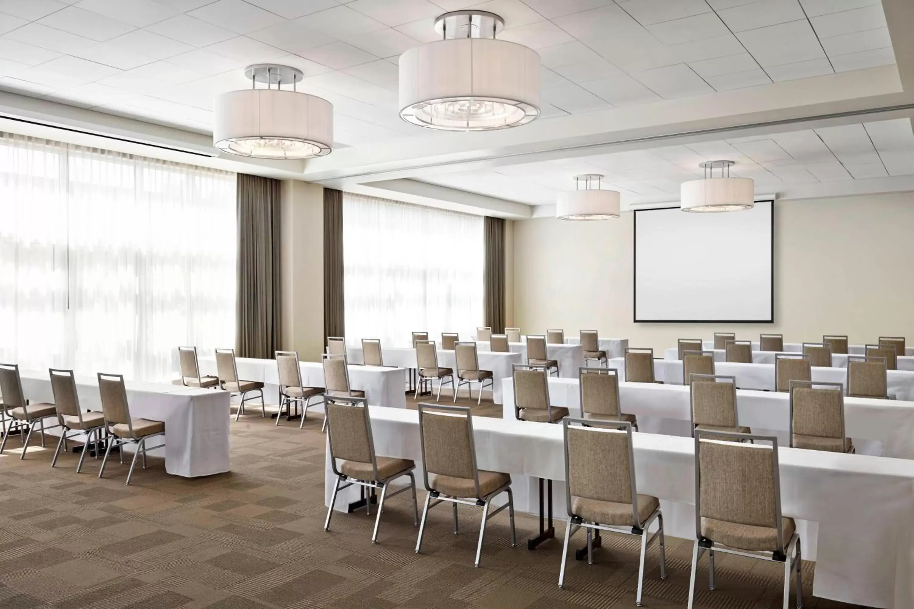 Meeting/conference room in Four Points by Sheraton Kelowna Airport