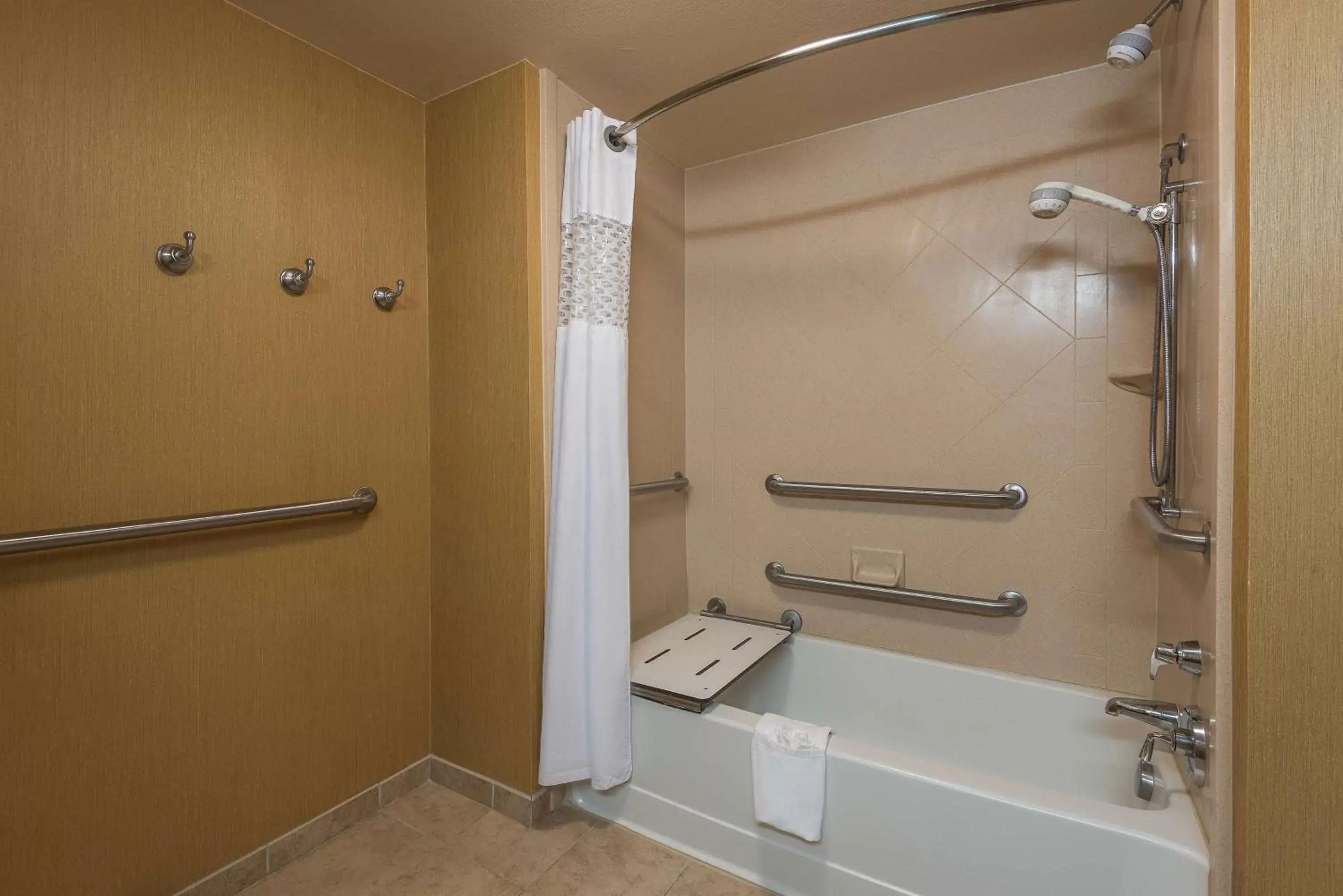 Bathroom in Hampton Inn By Hilton & Suites Florence-North/I-95