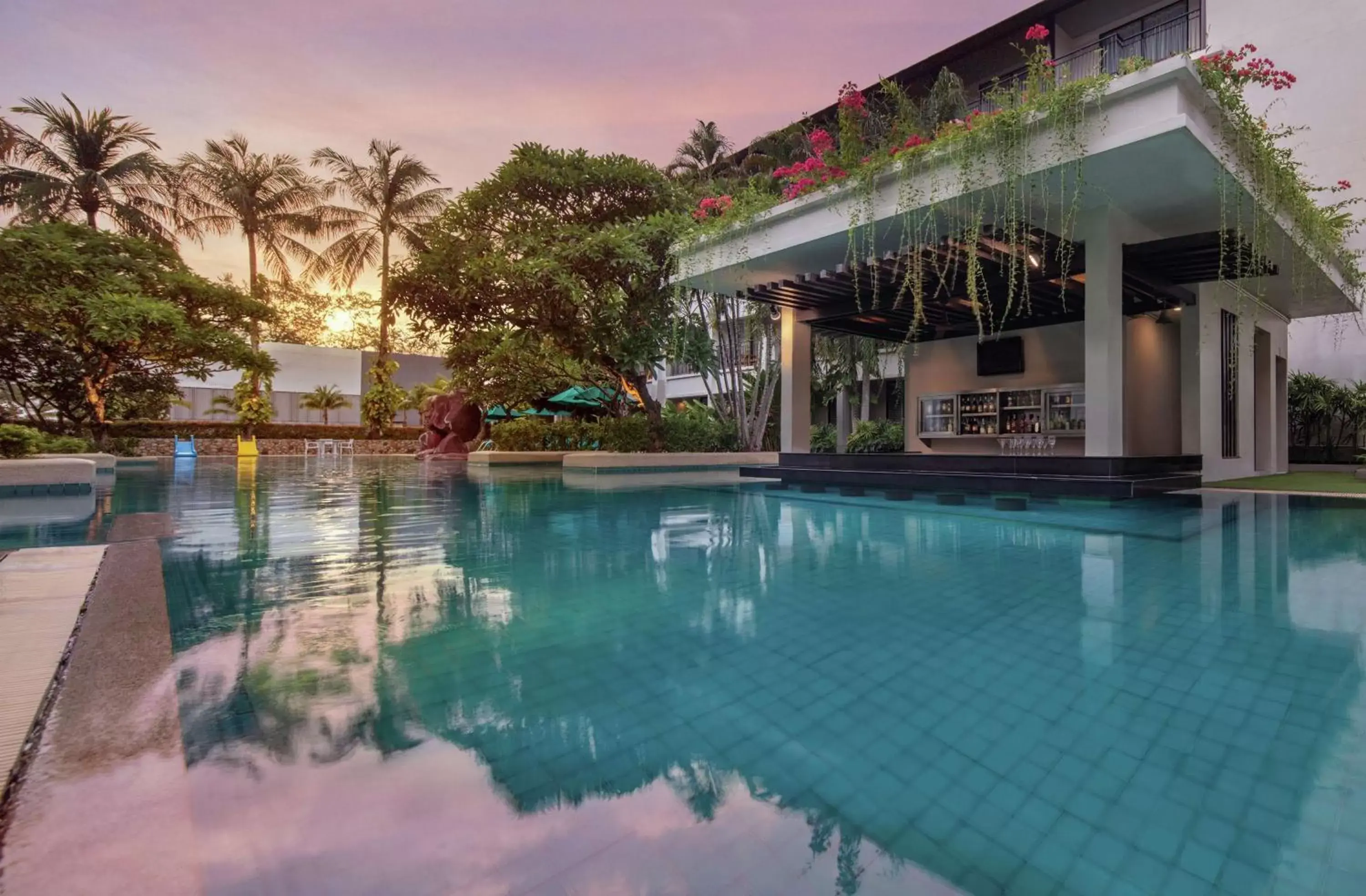 Lounge or bar, Swimming Pool in DoubleTree by Hilton Phuket Banthai Resort
