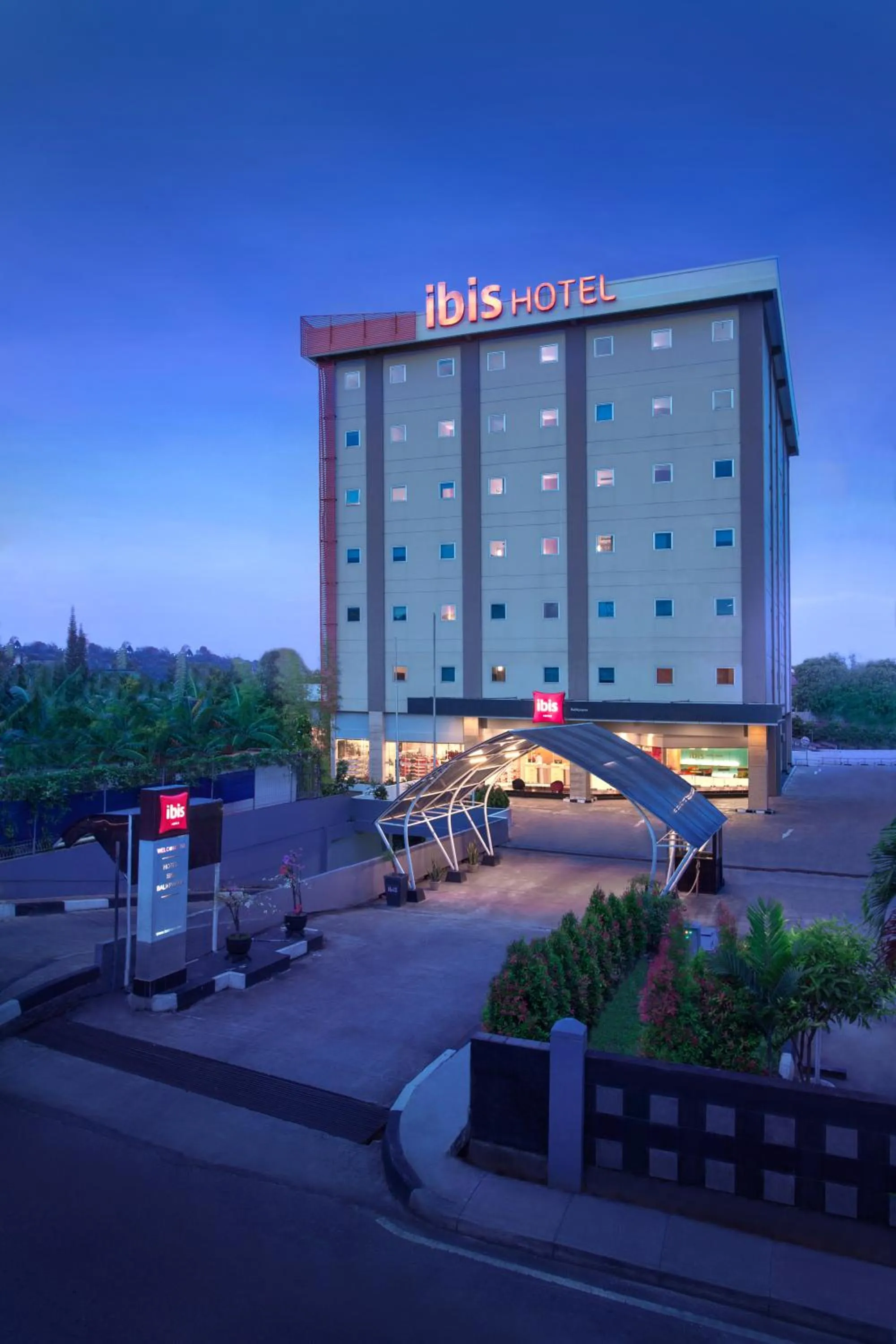 Facade/entrance in Ibis Balikpapan