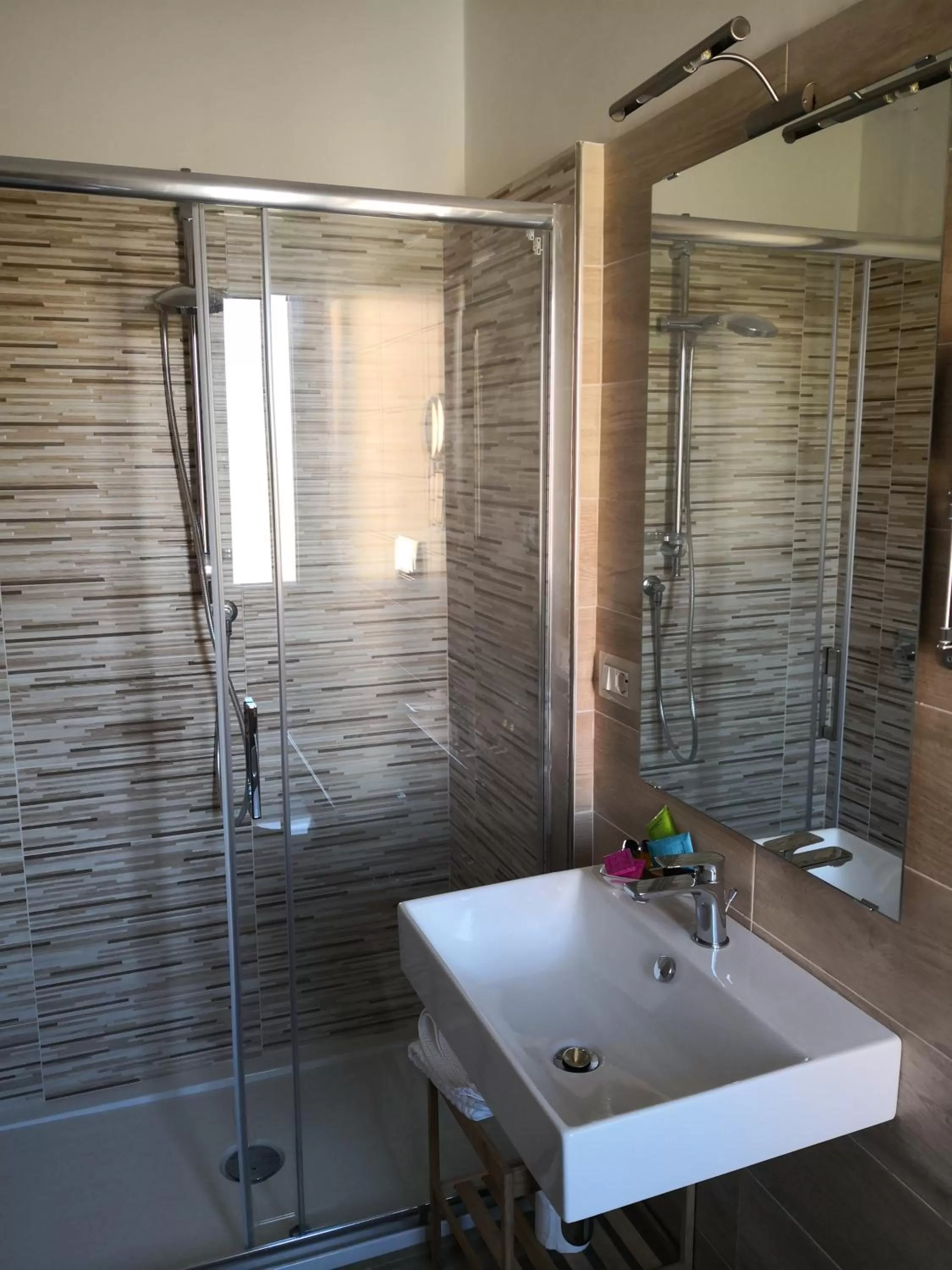 Shower in Michelangelo Home B&B