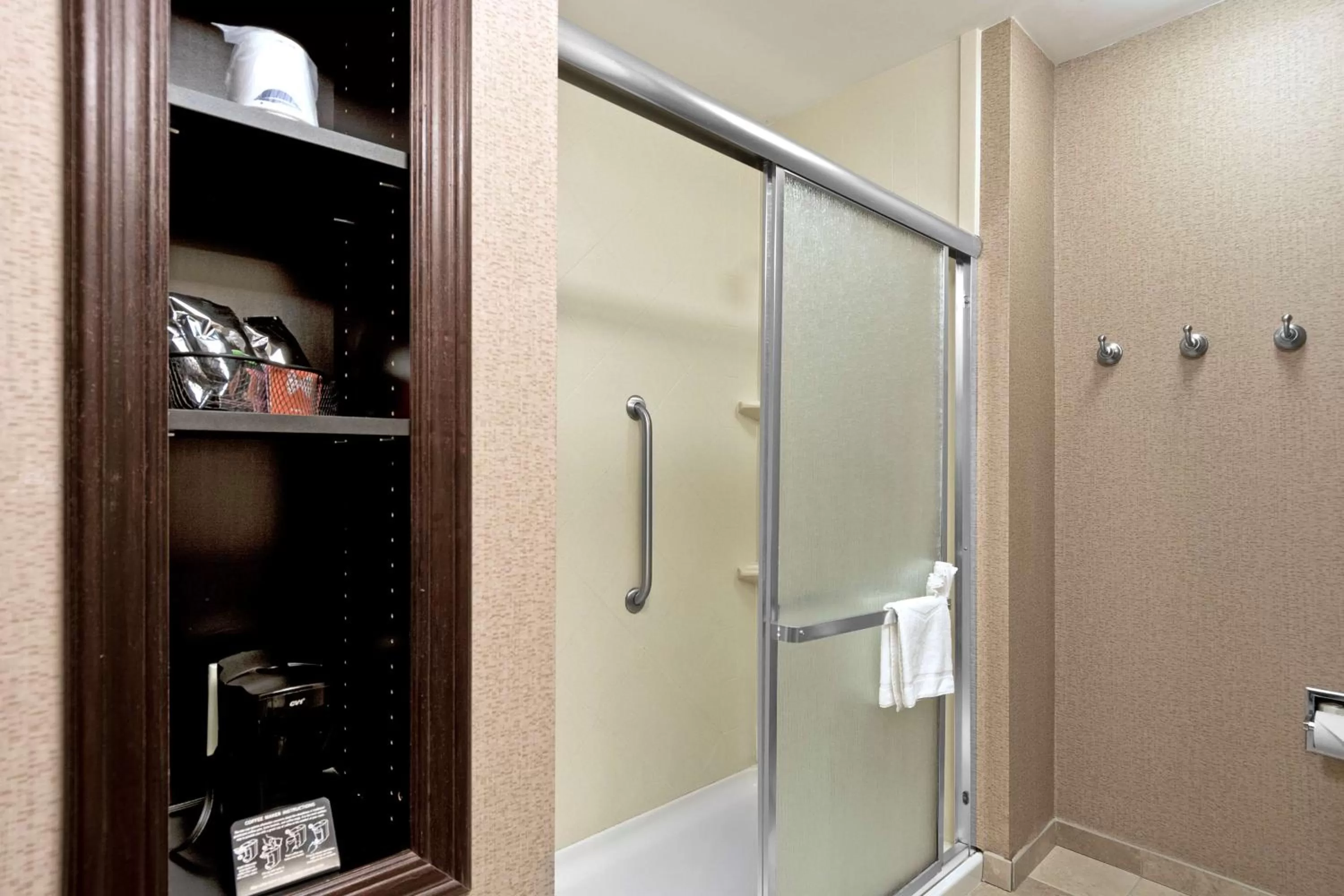 Bathroom in Hampton Inn Statesville