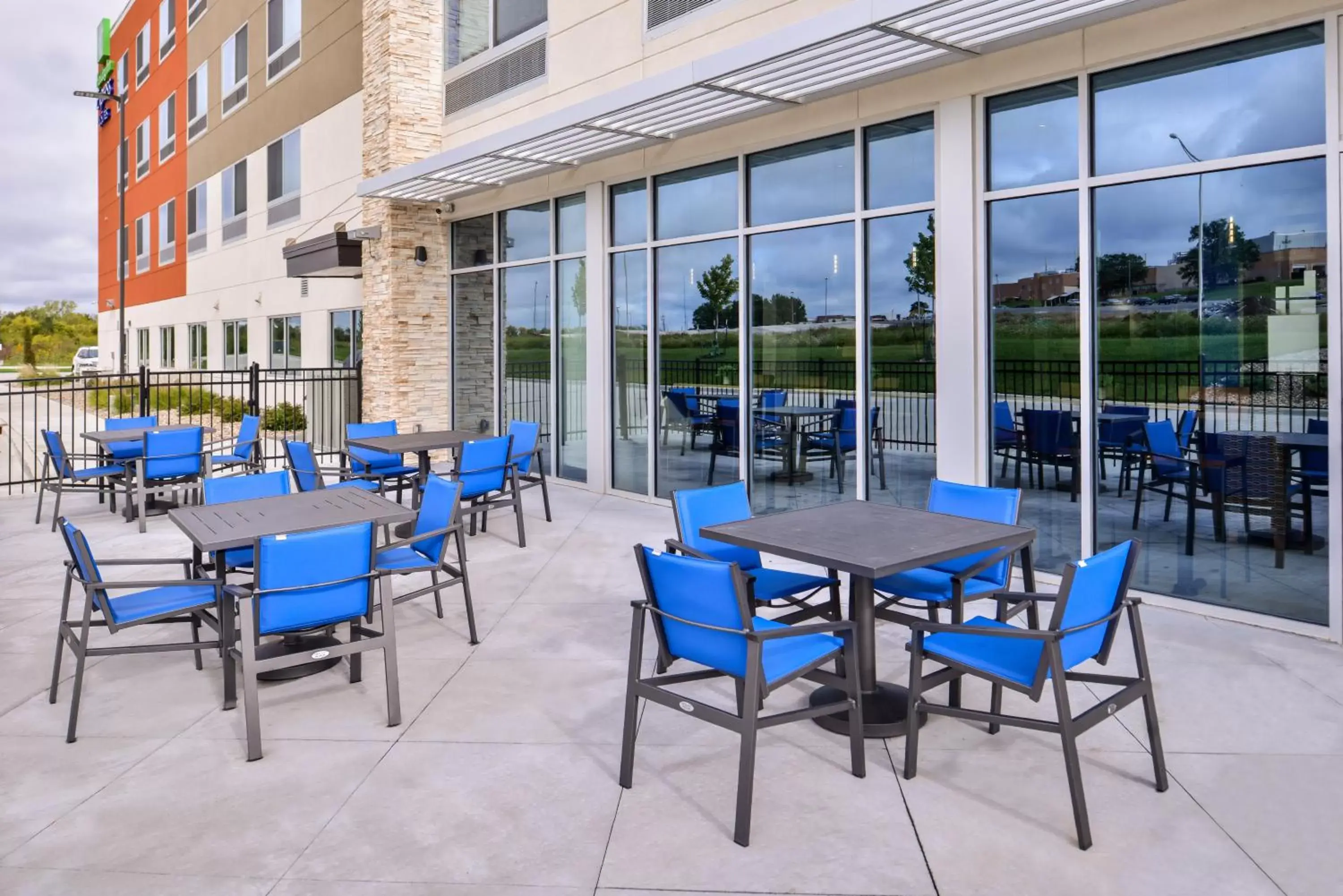 Other, Restaurant/Places to Eat in Holiday Inn Express & Suites - Kansas City - Lee's Summit, an IHG Hotel