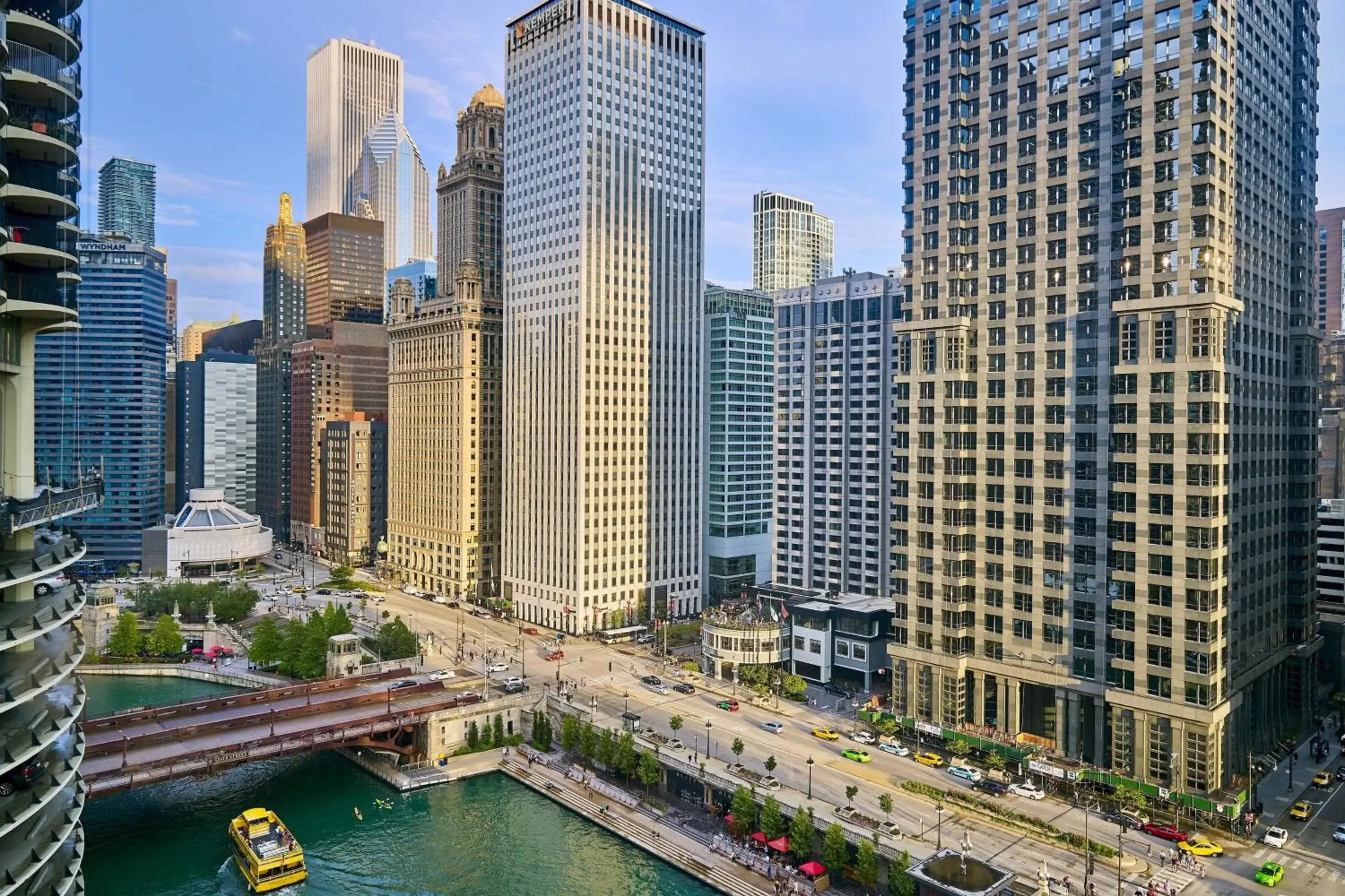 Photo of the whole room in The Westin Chicago River North