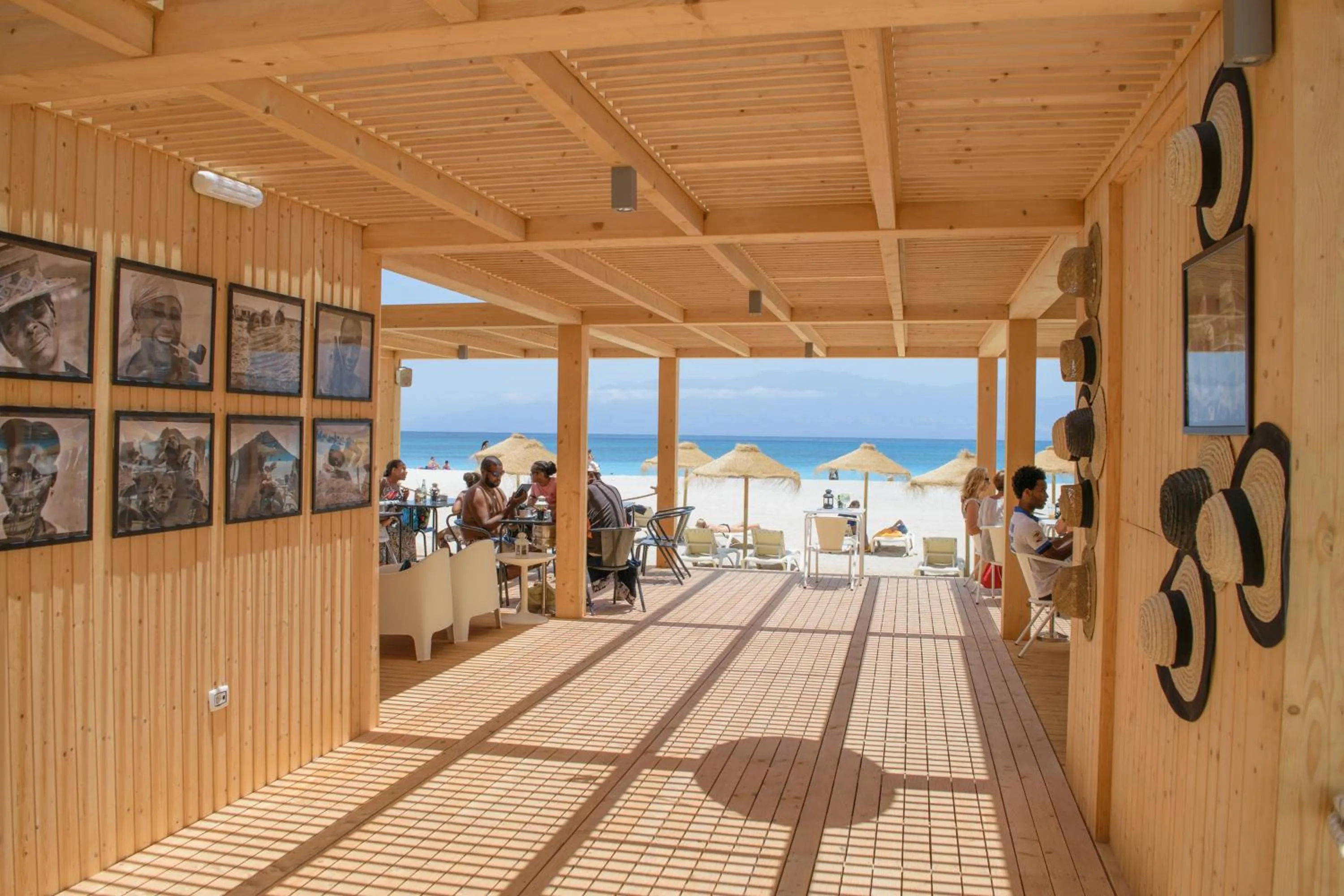 Lounge or bar in Oasis Porto Grande