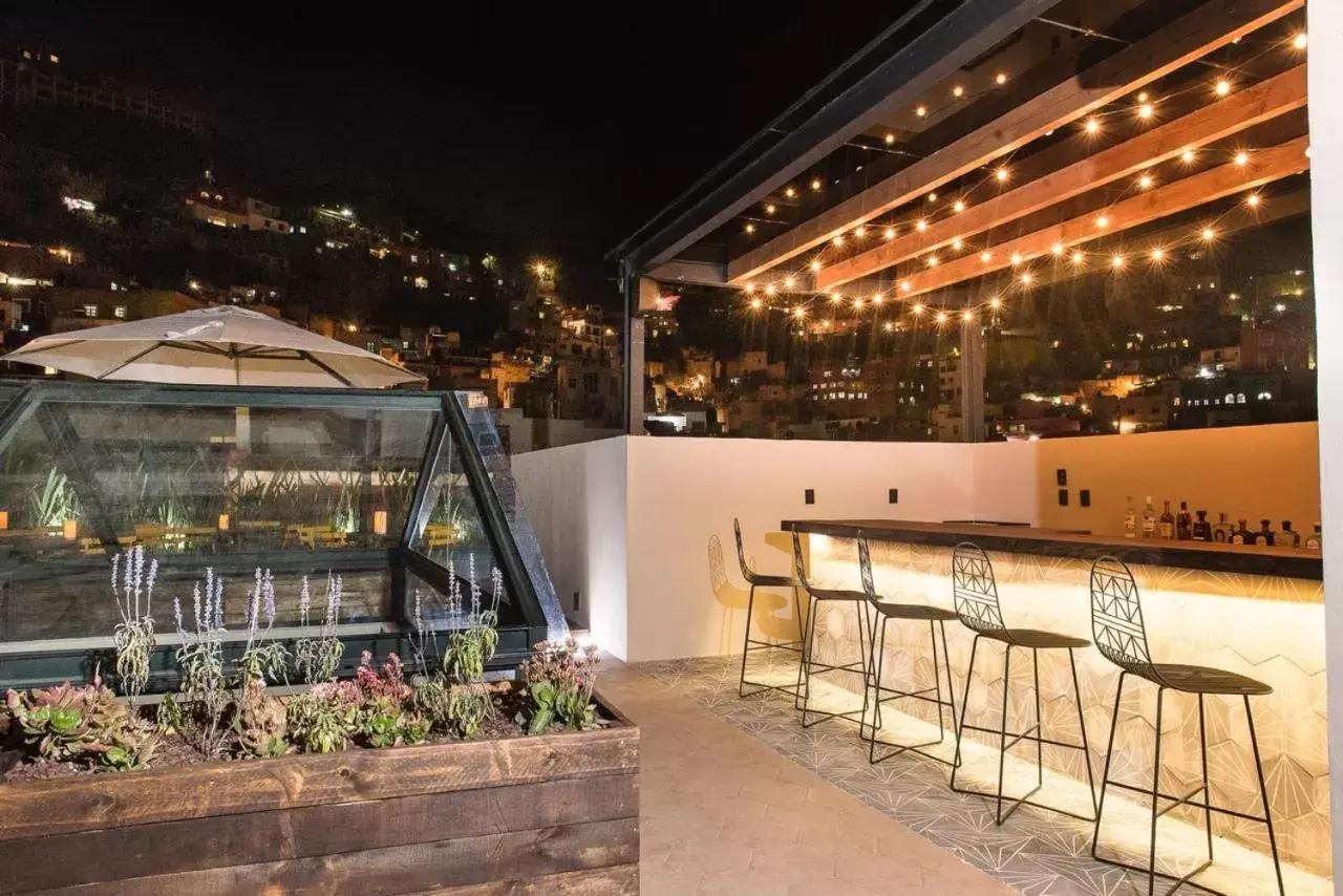 Lounge or bar in Antigua Trece Hotel Fusión Lounge or bar in Antigua Trece Hotel Fusión