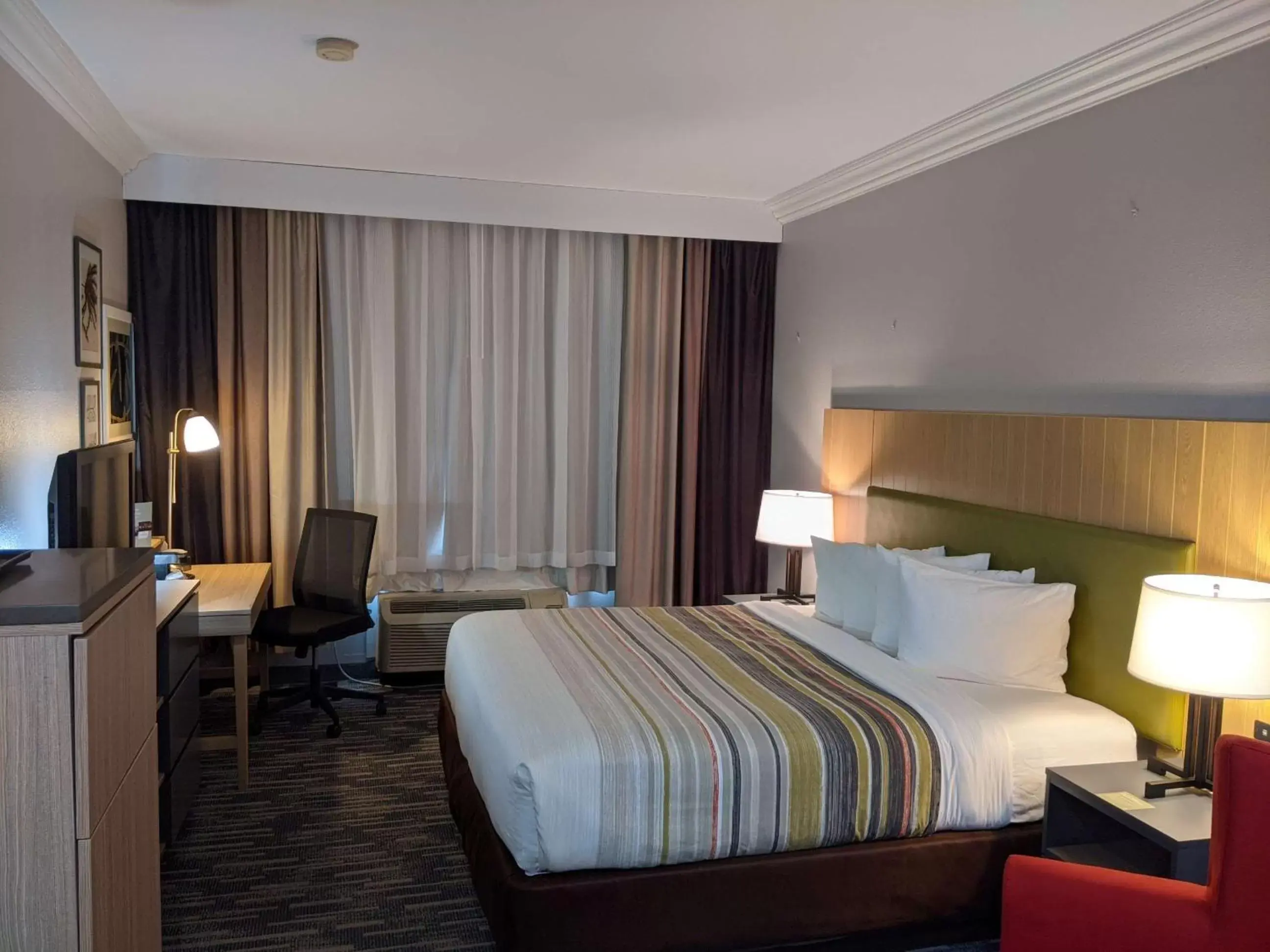 Photo of the whole room, Bed in Country Inn & Suites by Radisson, Nashville, TN