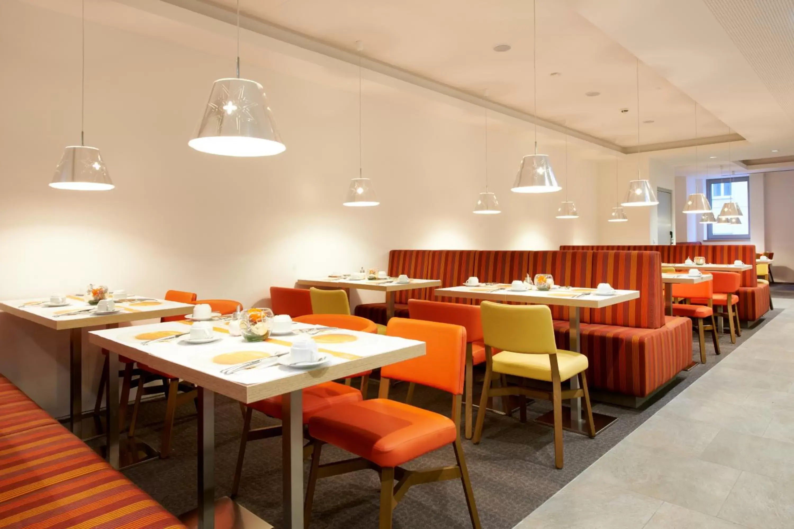 Restaurant/places to eat in Simm's Hotel - cityhotel next to Metro U3 Restaurant/places to eat in Simm's Hotel - cityhotel next to Metro U3