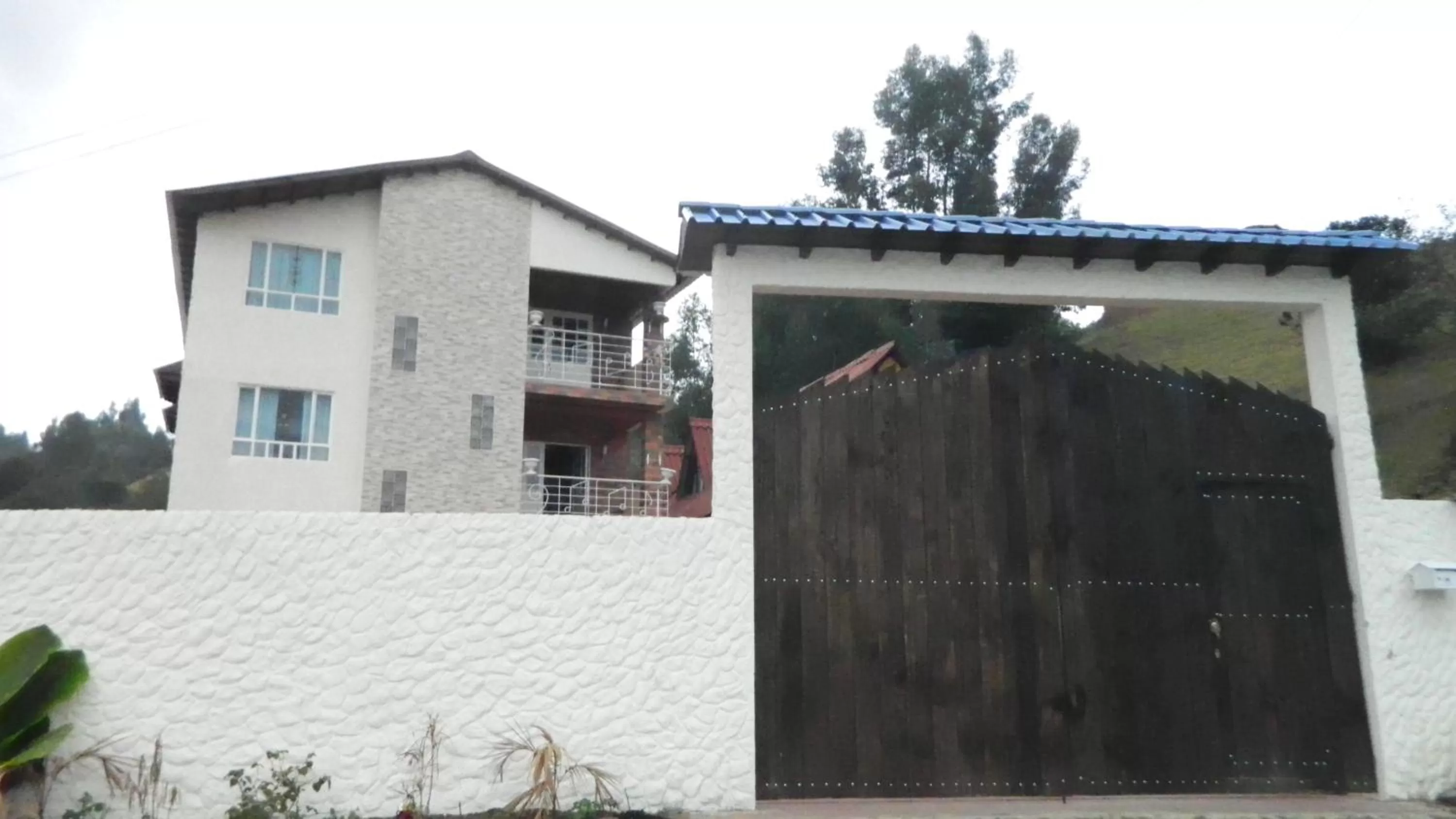 Portal de la Cascada - Mongui