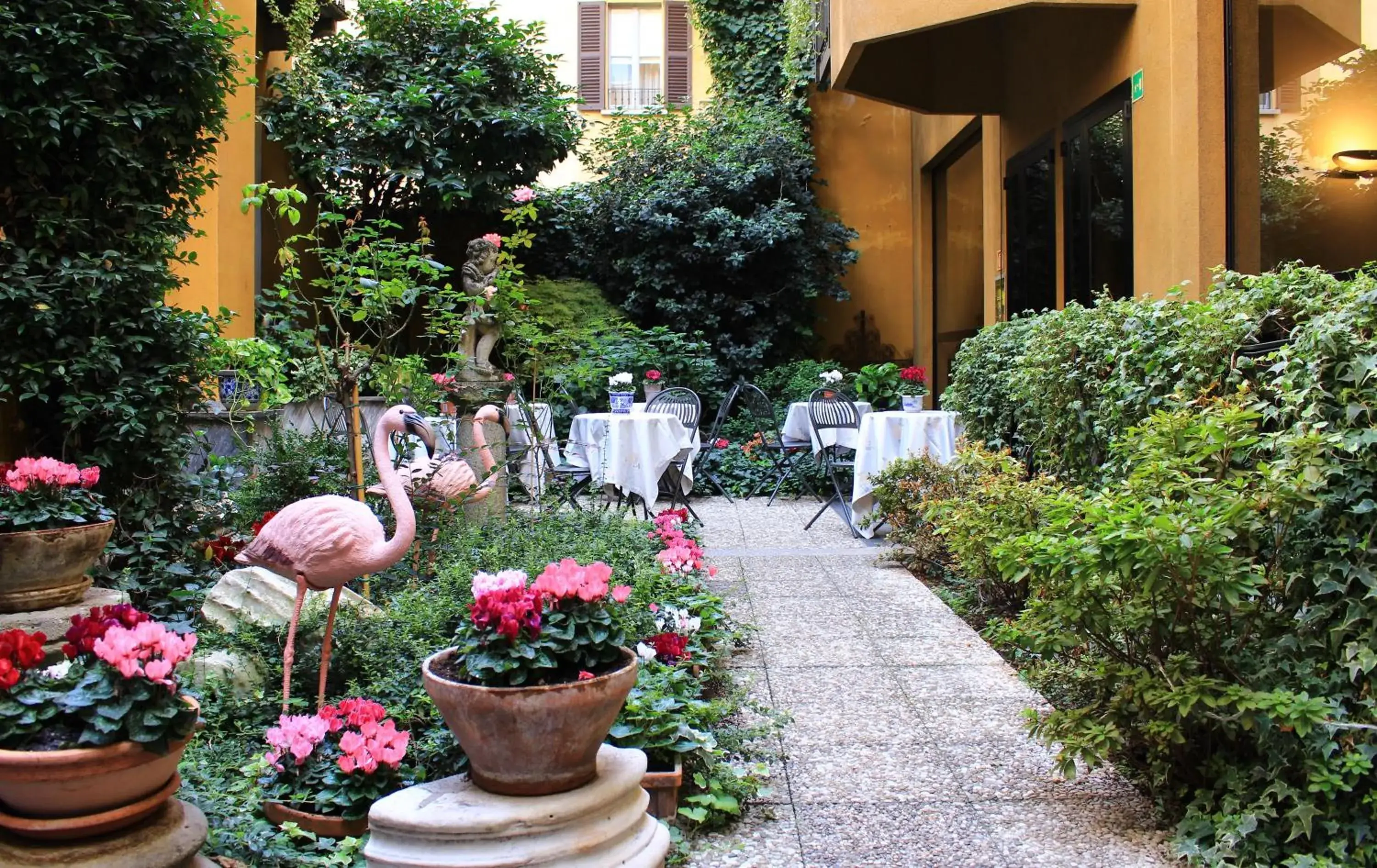 Garden in Hotel Sanpi Milano