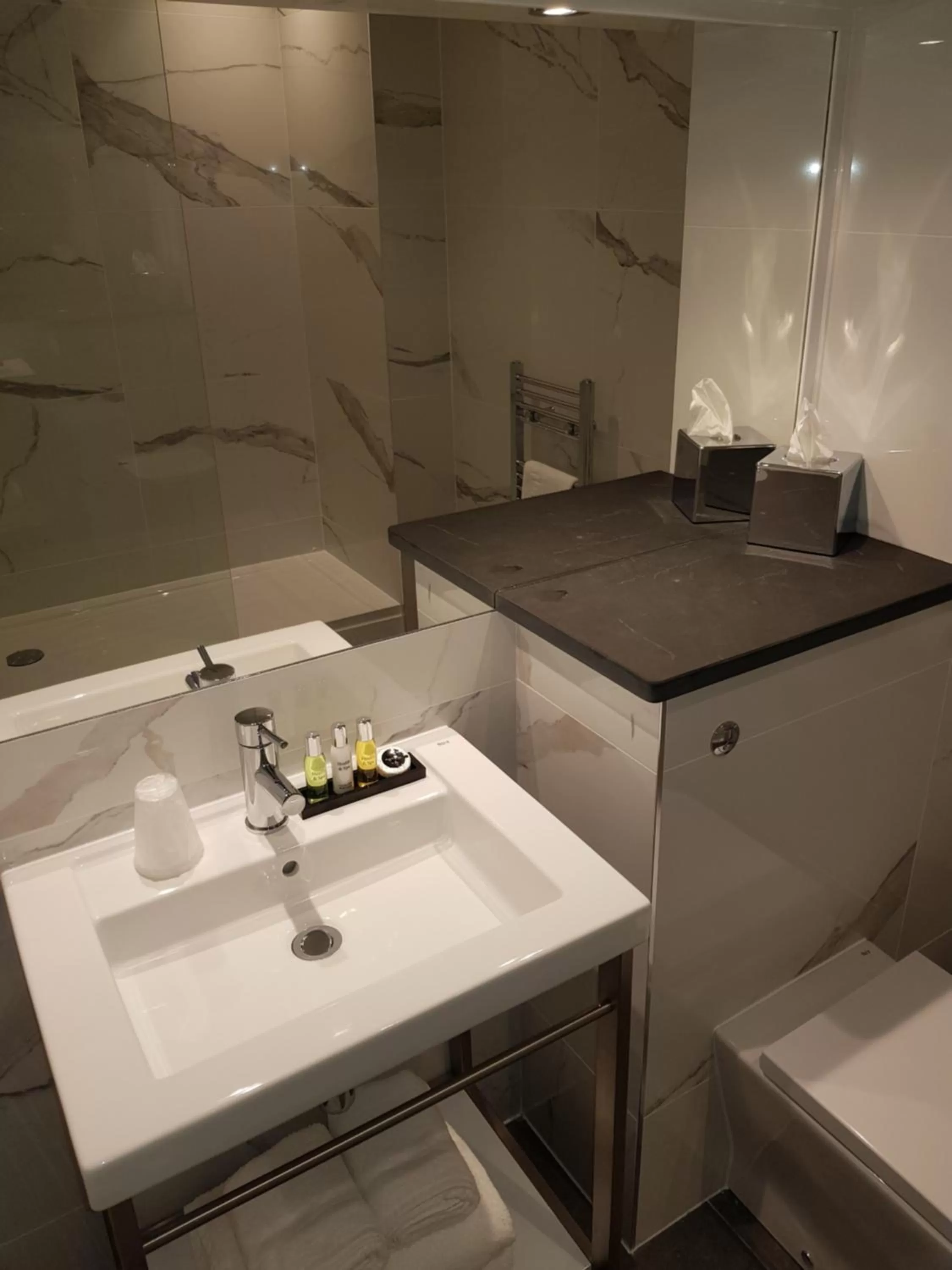 Shower in Heywood Spa Hotel