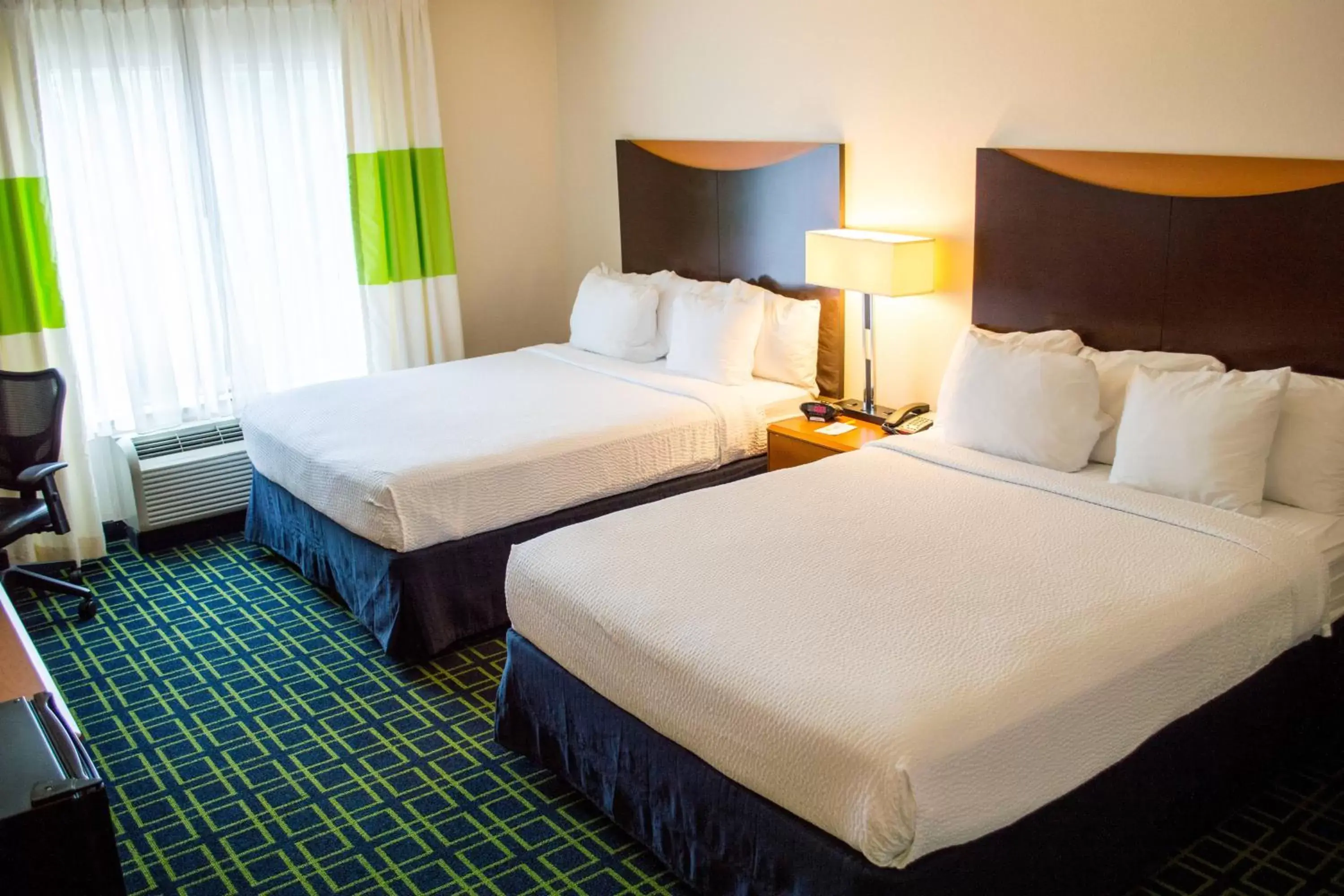 Photo of the whole room, Bed in Fairfield Inn & Suites by Marriott San Antonio North/Stone Oak