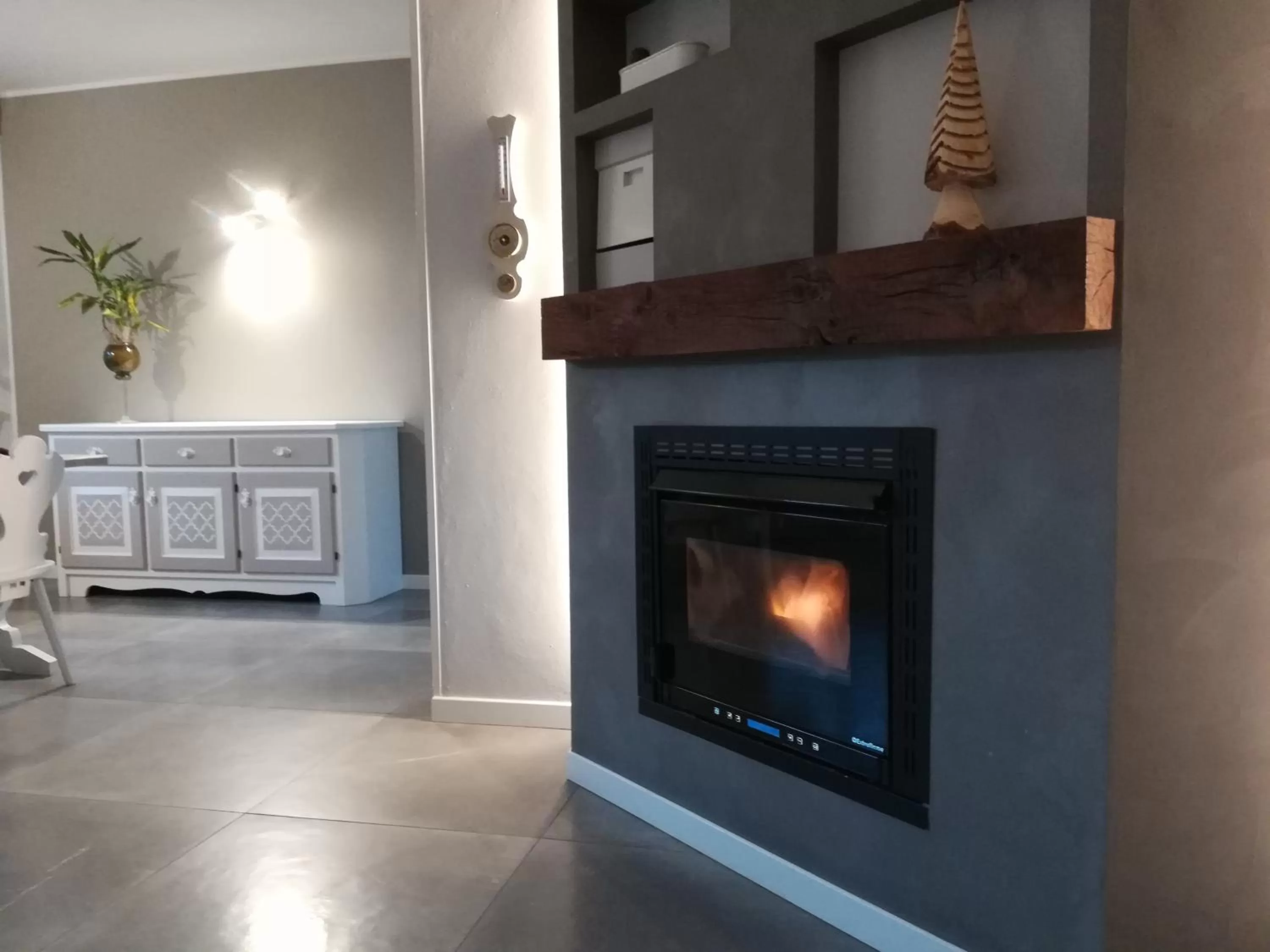 TV/Entertainment Center in LA MOIA