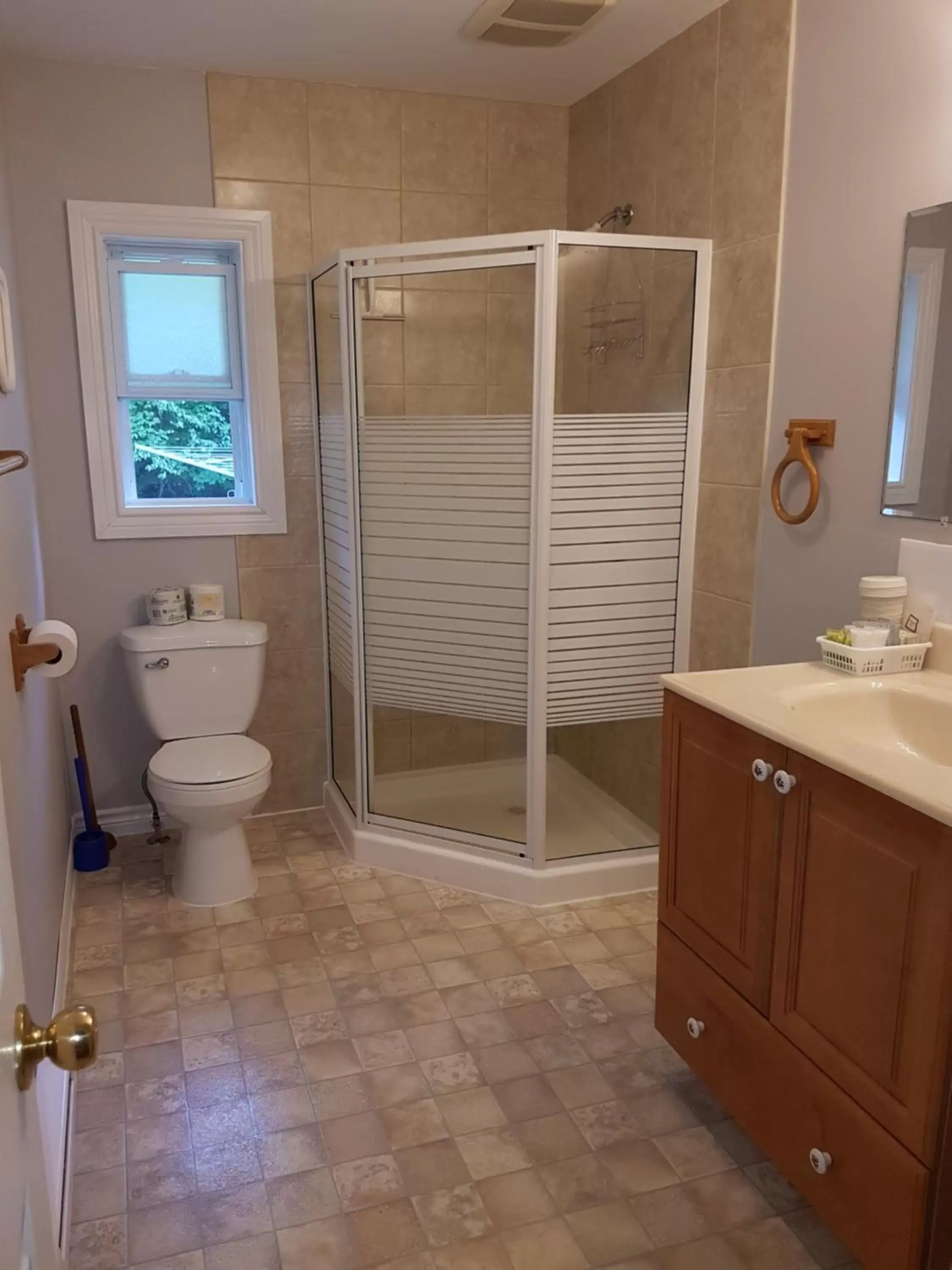 Bathroom in Parkway Cottage Resort and Trading Post