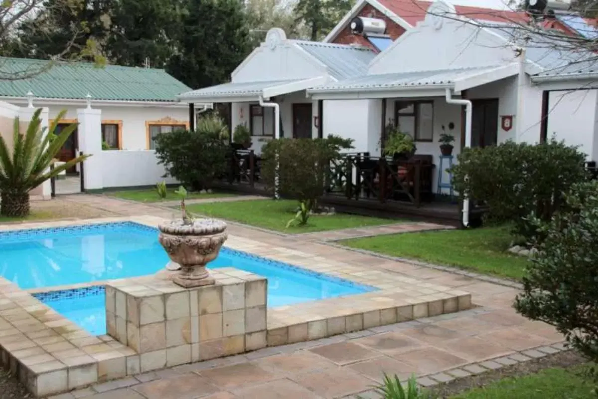 Swimming Pool in Alpine Inn