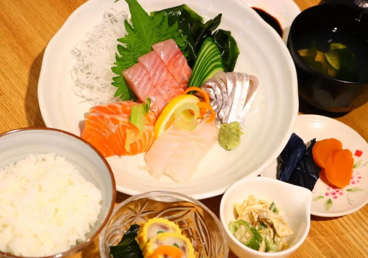 Restaurant/places to eat in APA Hotel Matsuyamajo Nishi